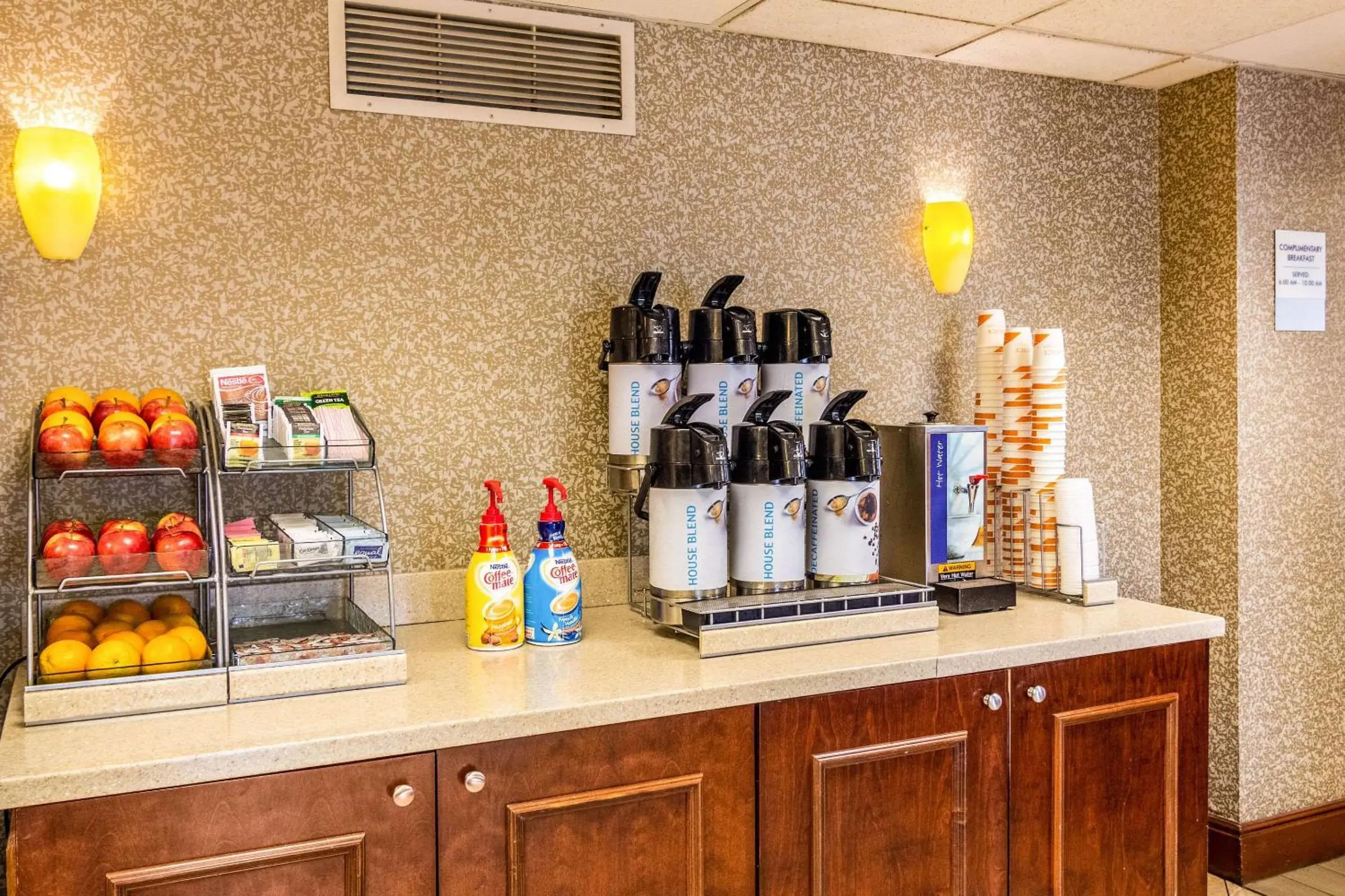Lobby or reception in Clarion Inn Pittsburgh Cranberry Lobby or reception in Clarion Inn Pittsburgh Cranberry