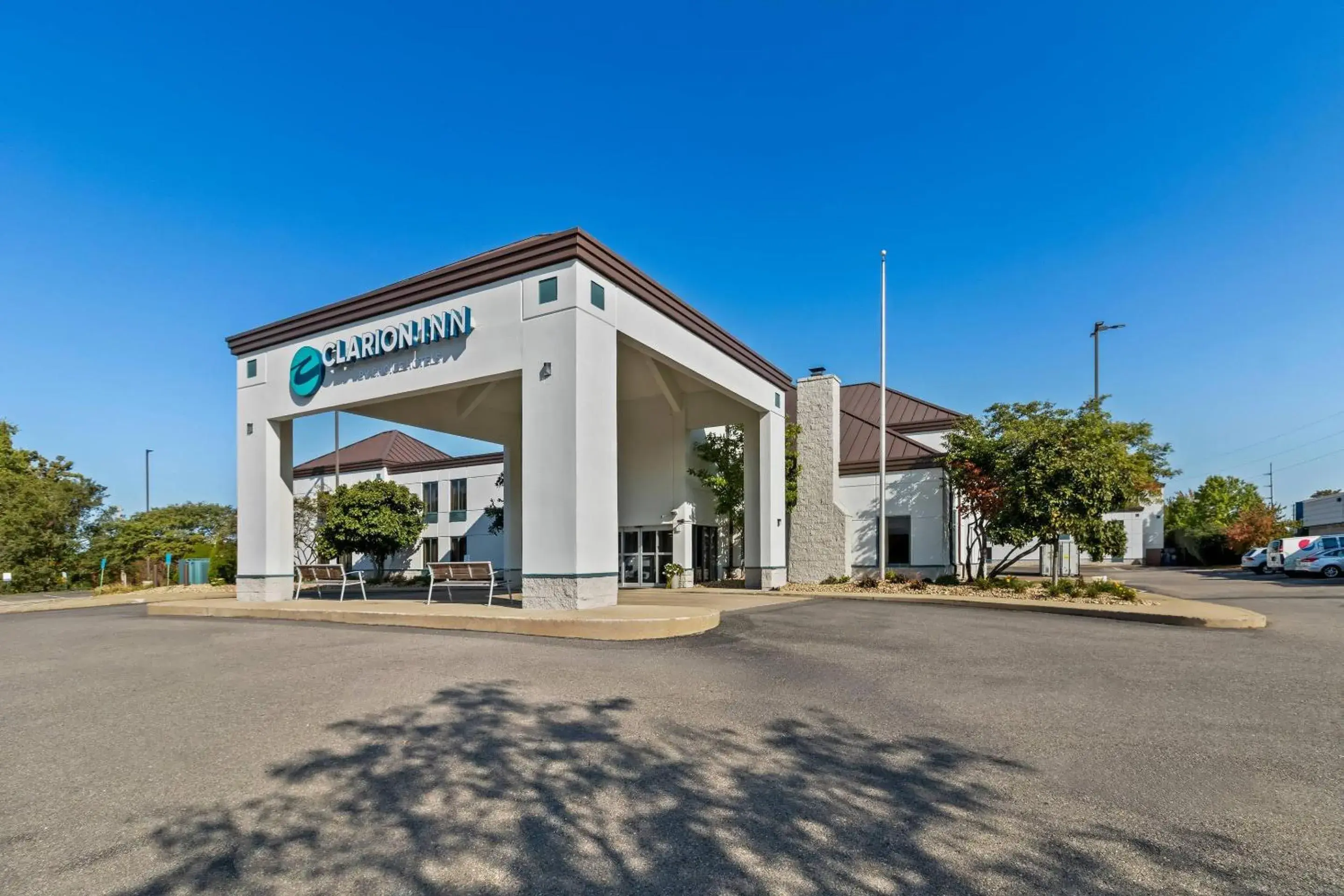 Property building in Clarion Inn Cranberry Township Property building in Clarion Inn Cranberry Township