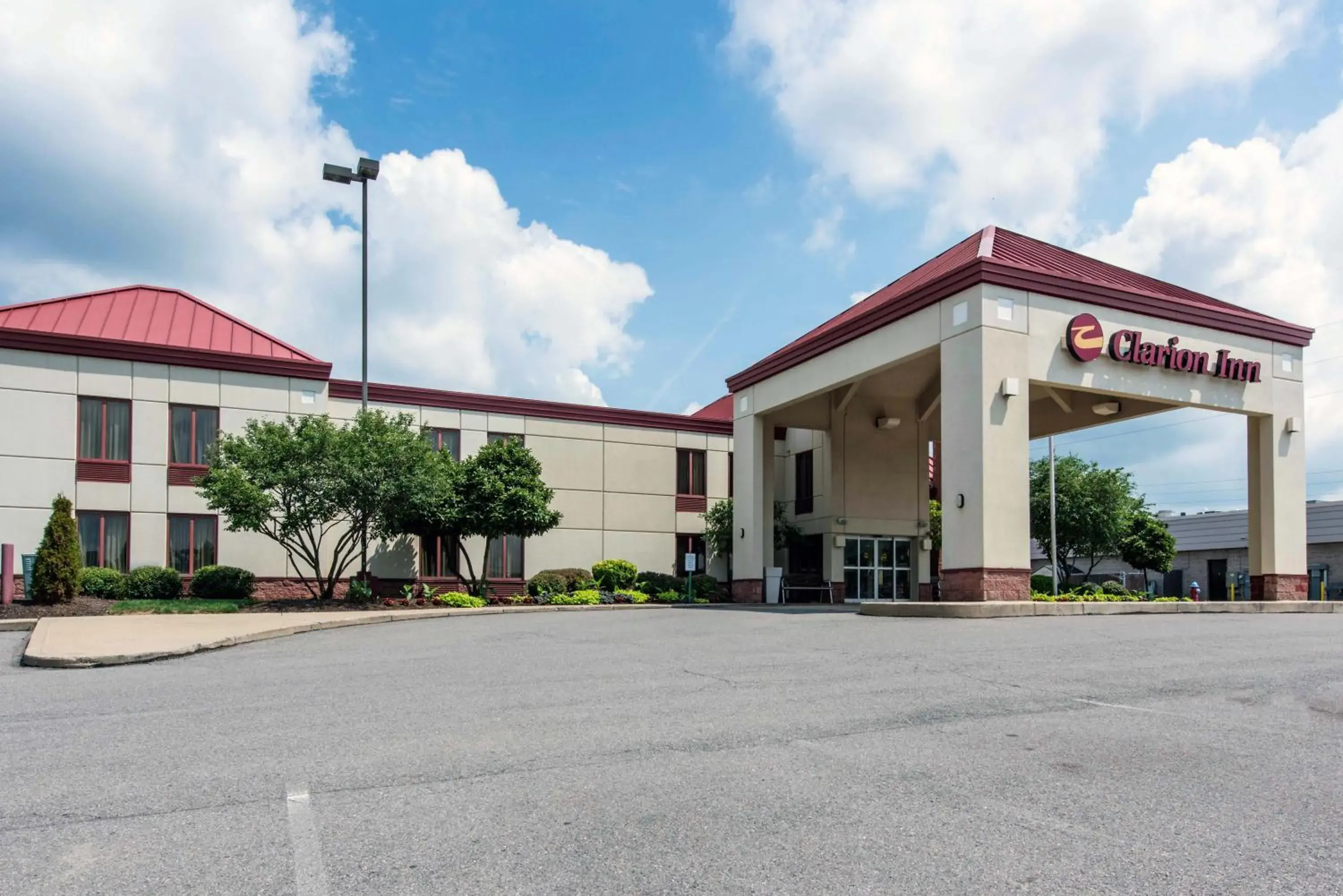 Property building in Clarion Inn Cranberry Township Property building in Clarion Inn Cranberry Township