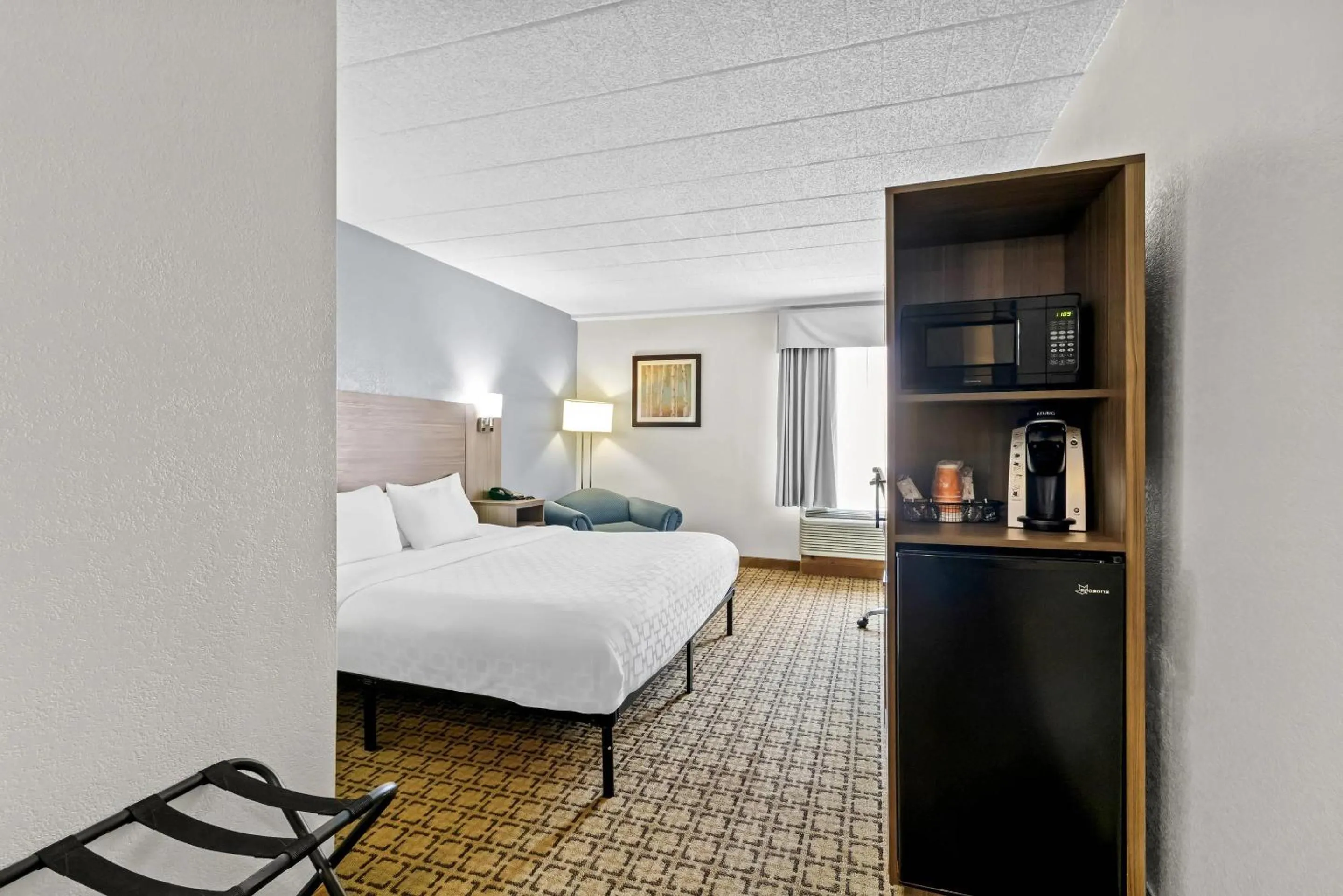 Bedroom, Bed in Clarion Inn Cranberry Township