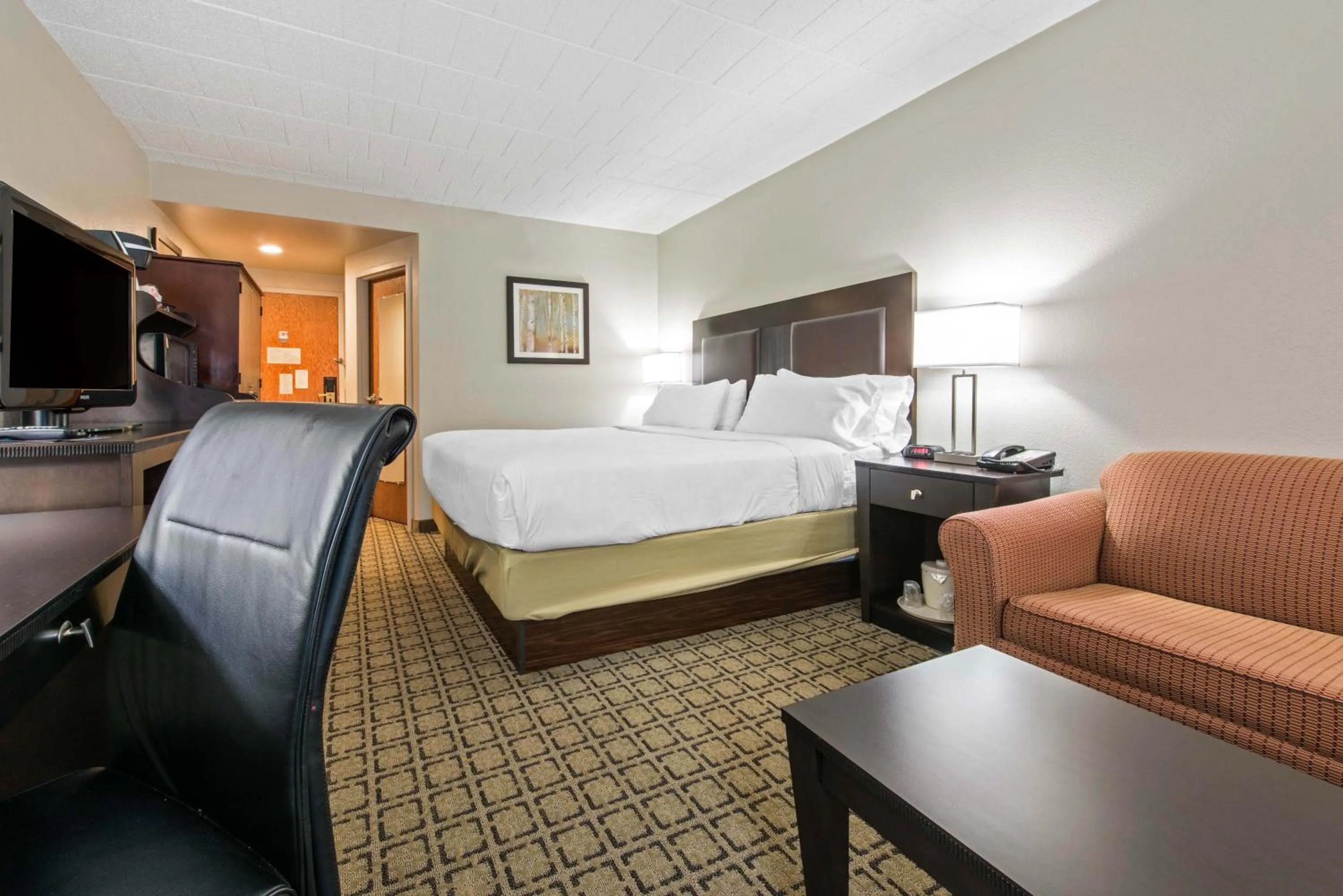 Bed in Clarion Inn Cranberry Township