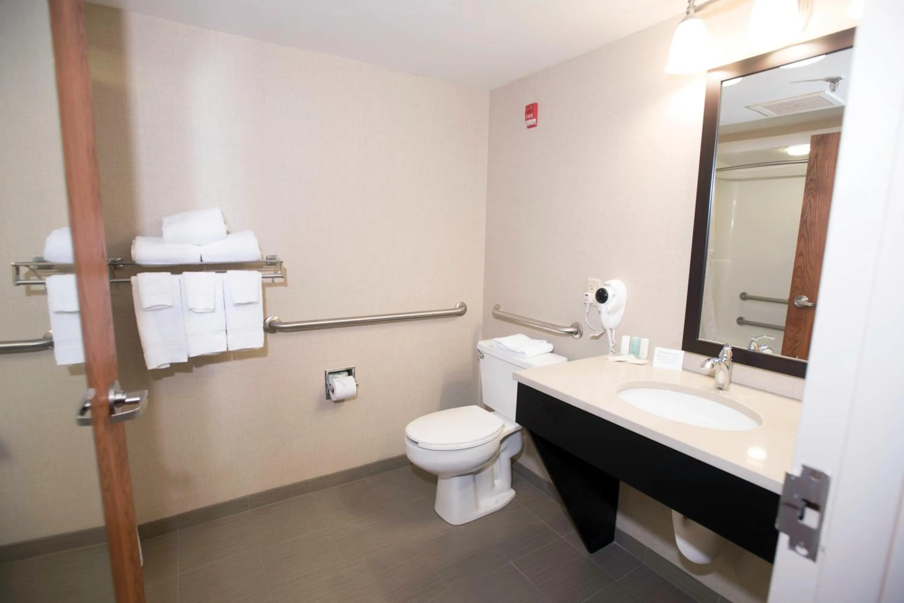 Toilet in Clarion Inn Cranberry Township