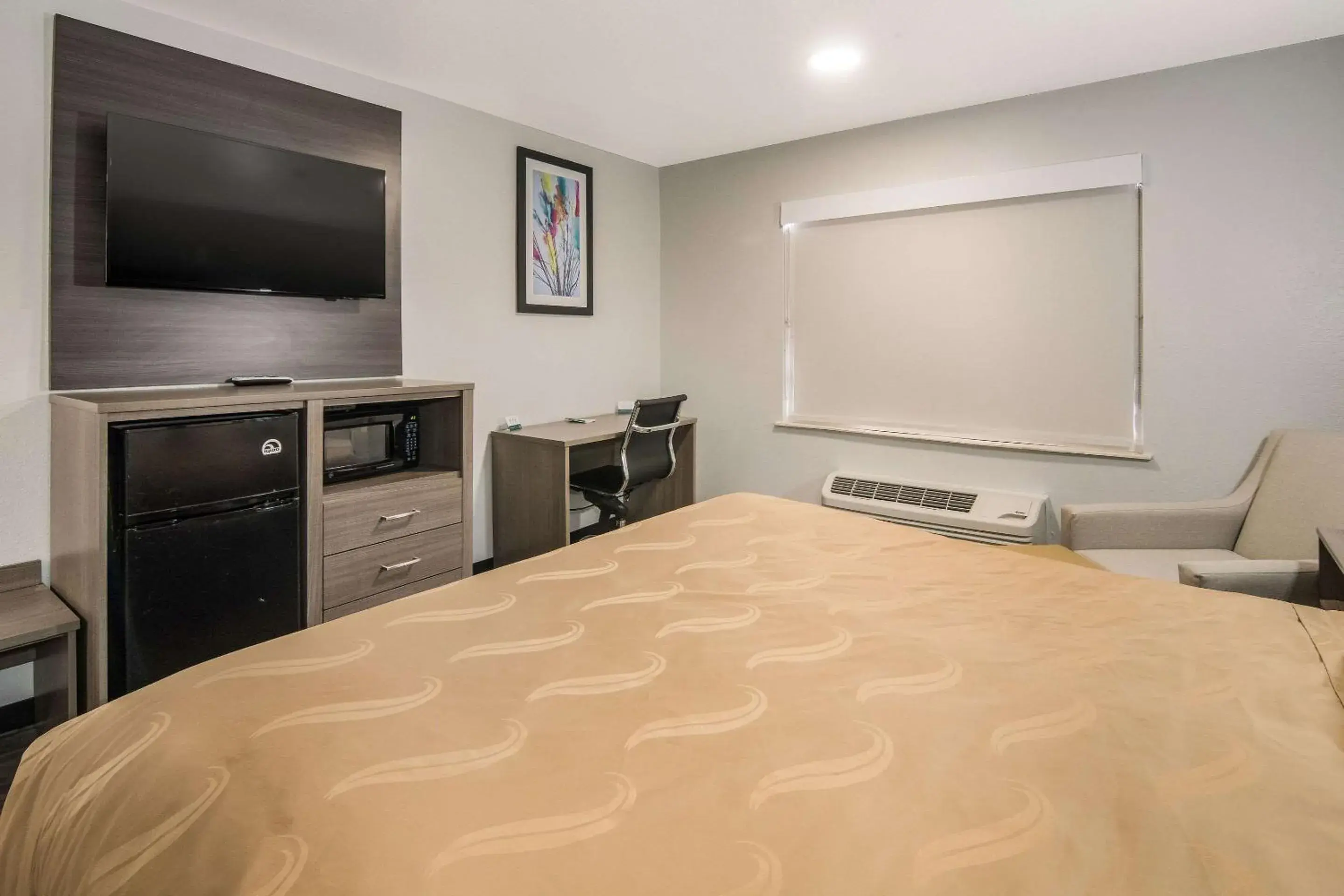 Photo of the whole room, Bed in Quality Inn & Suites Photo of the whole room, Bed in Quality Inn & Suites