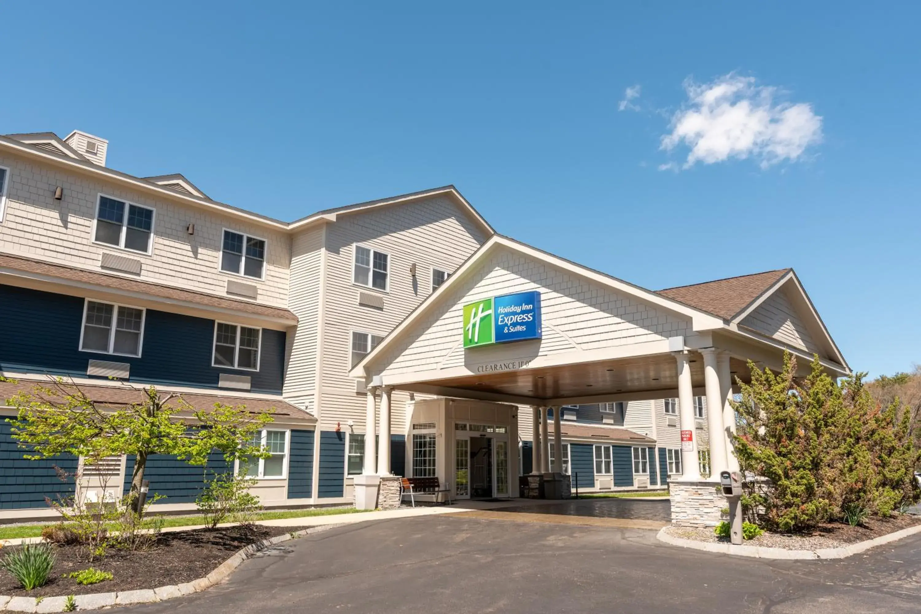 Property building in Holiday Inn Express Hotel & Suites Hampton South-Seabrook by IHG Property building in Holiday Inn Express Hotel & Suites Hampton South-Seabrook by IHG