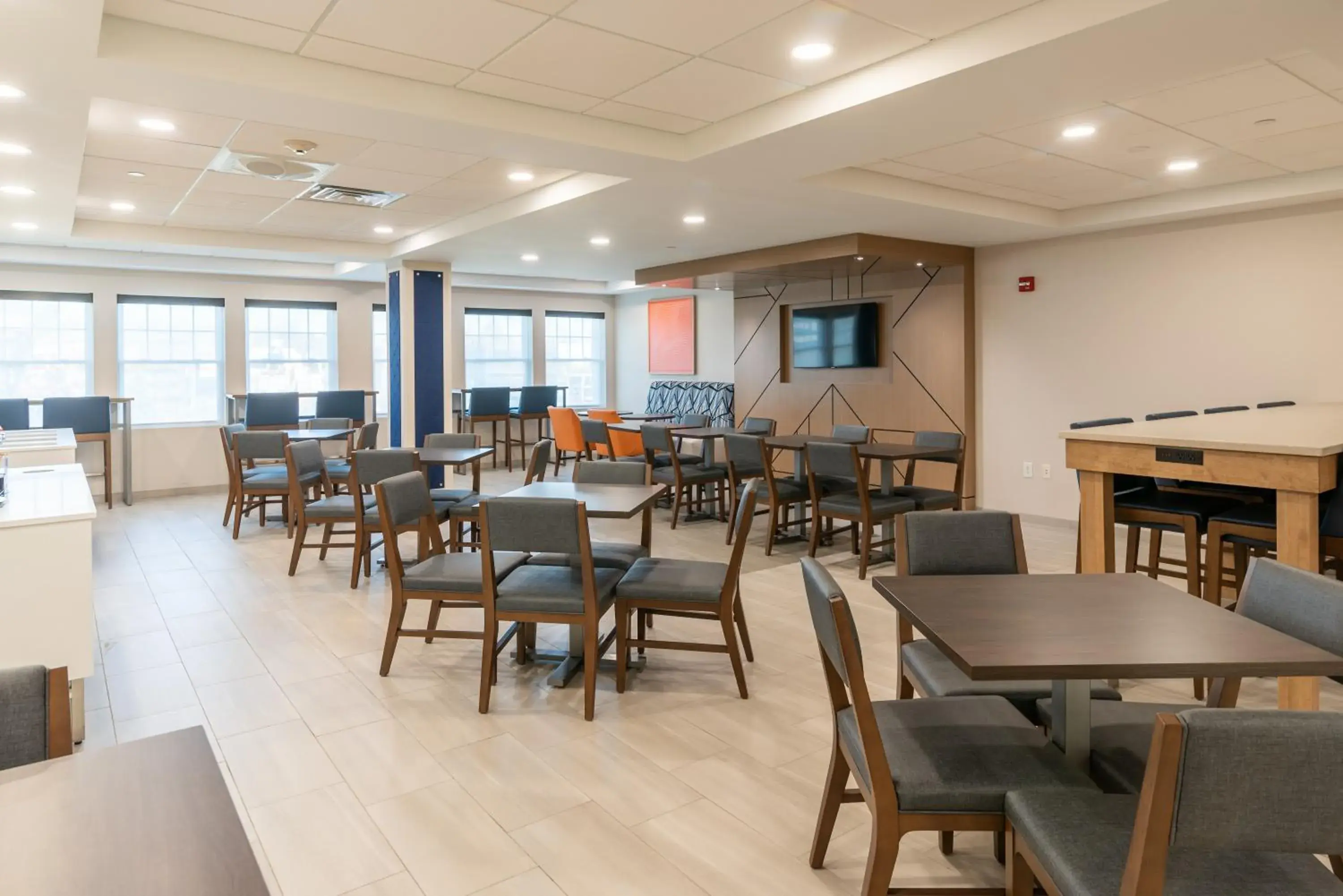Restaurant/places to eat in Holiday Inn Express Hotel & Suites Hampton South-Seabrook by IHG Restaurant/places to eat in Holiday Inn Express Hotel & Suites Hampton South-Seabrook by IHG