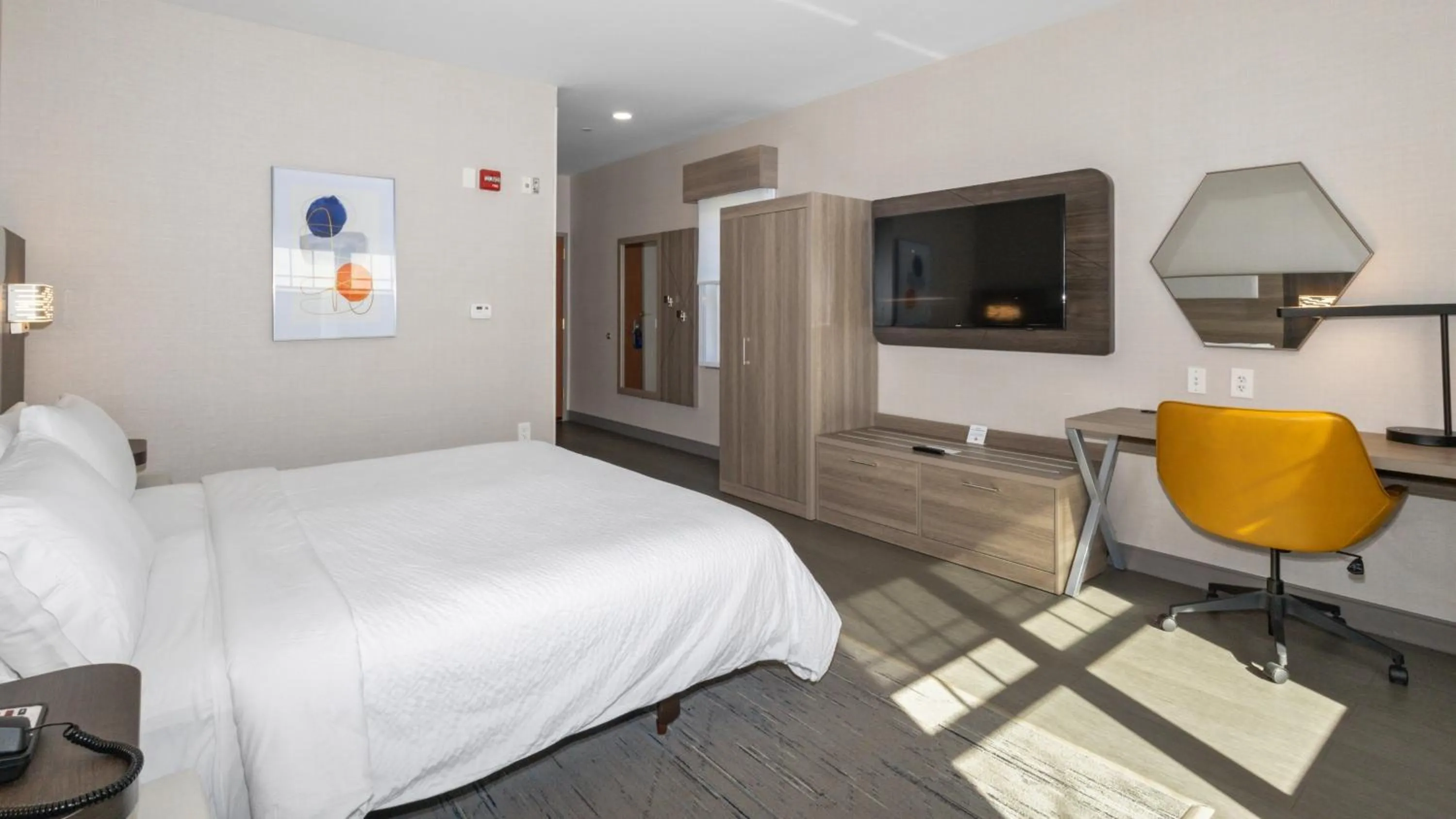 Photo of the whole room, Bed in Holiday Inn Express Hotel & Suites Hampton South-Seabrook by IHG