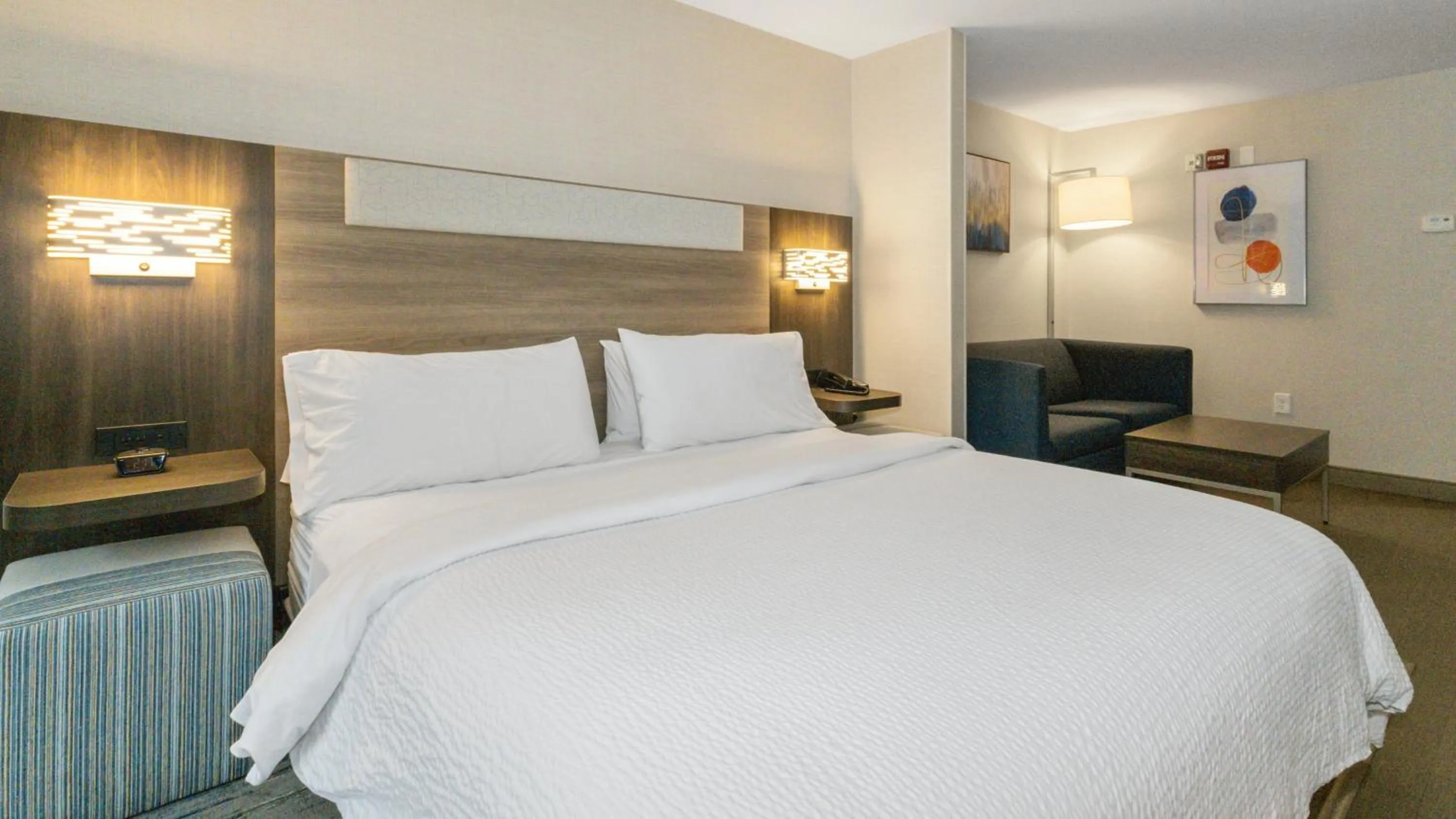 Photo of the whole room, Bed in Holiday Inn Express Hotel & Suites Hampton South-Seabrook by IHG