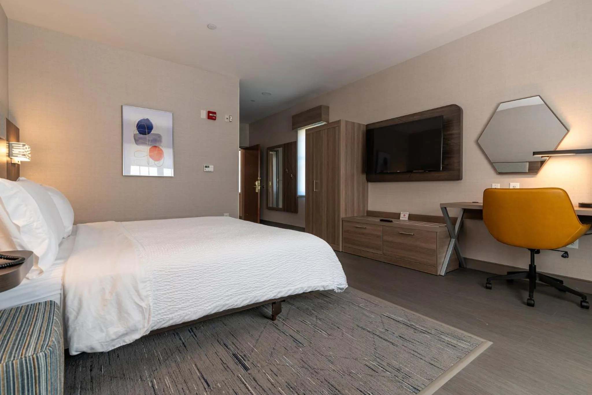 Photo of the whole room, Bed in Holiday Inn Express Hotel & Suites Hampton South-Seabrook by IHG