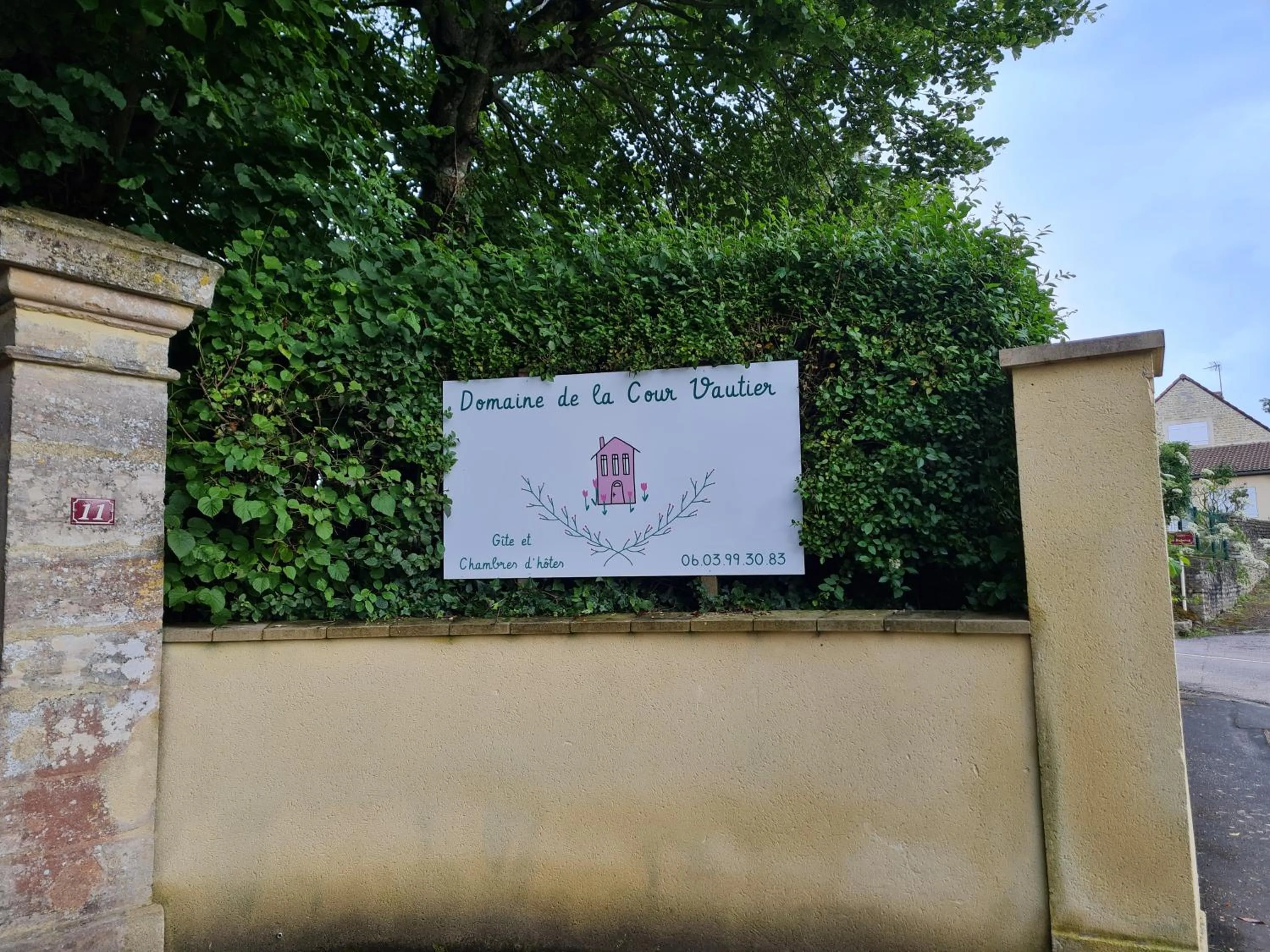 Facade/entrance in Domaine De La Cour Vautier