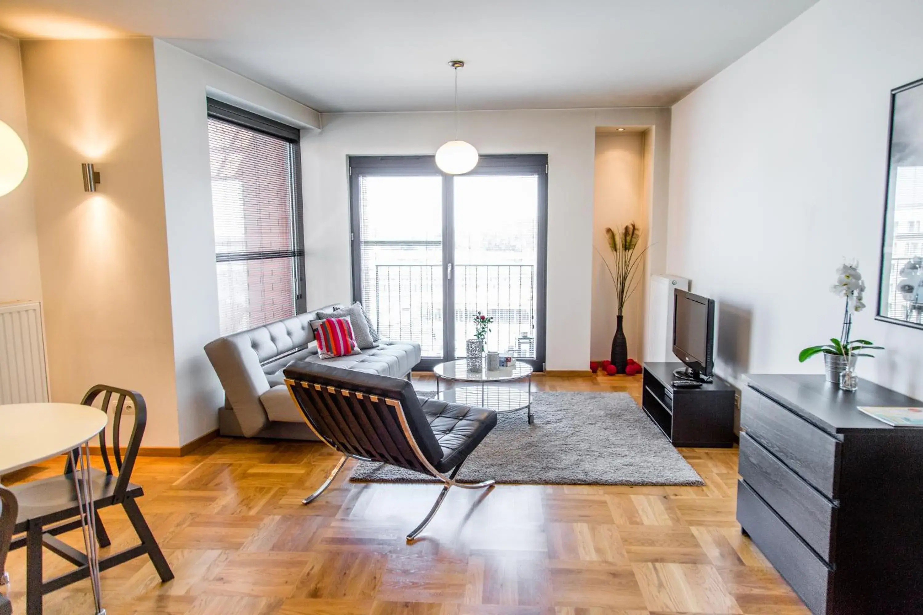 Modern Apartment in City Center Modern Apartment in City Center