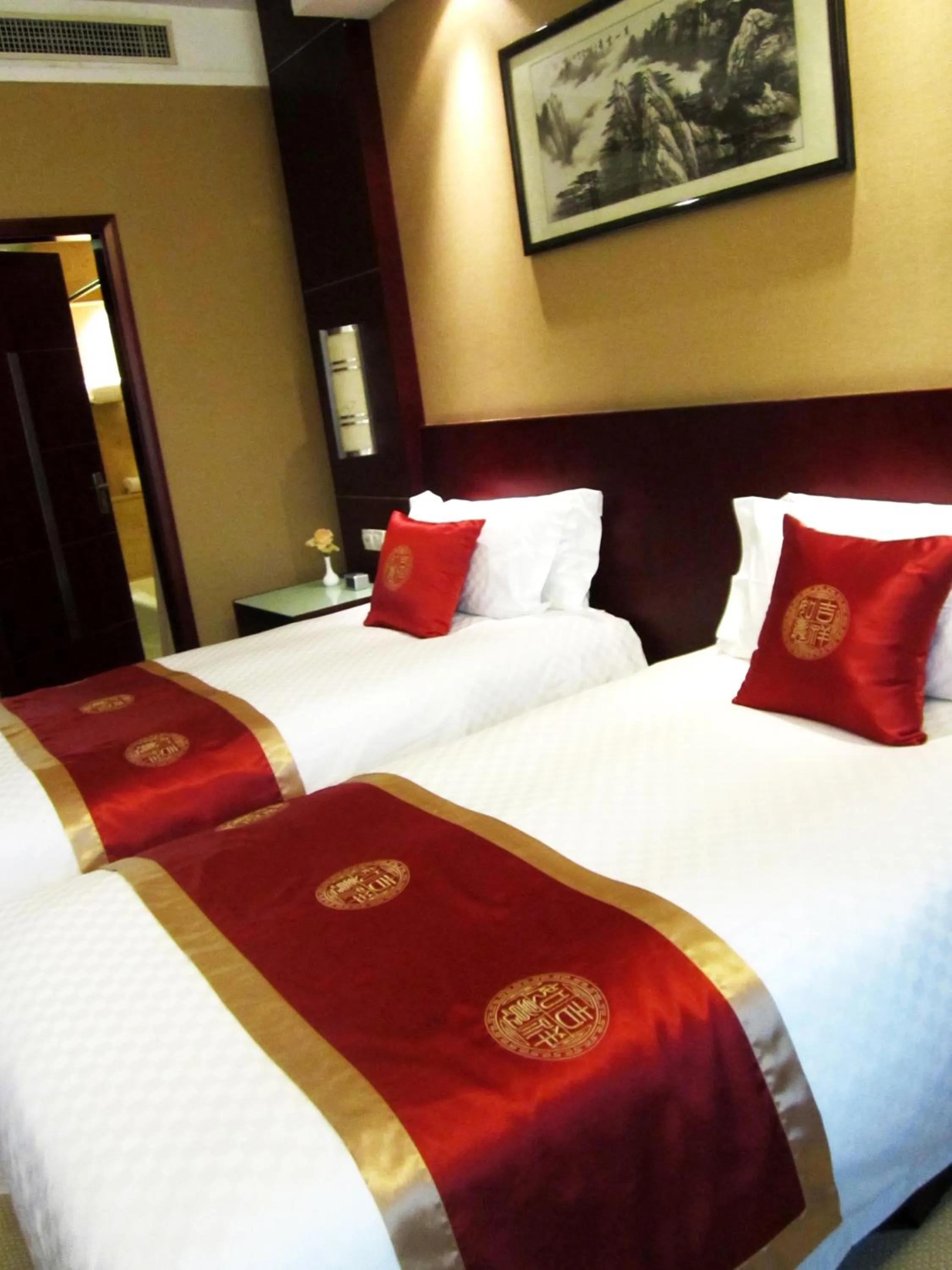 Bedroom, Bed in Howard Johnson Wyndham Leonora plzaz Shanghai