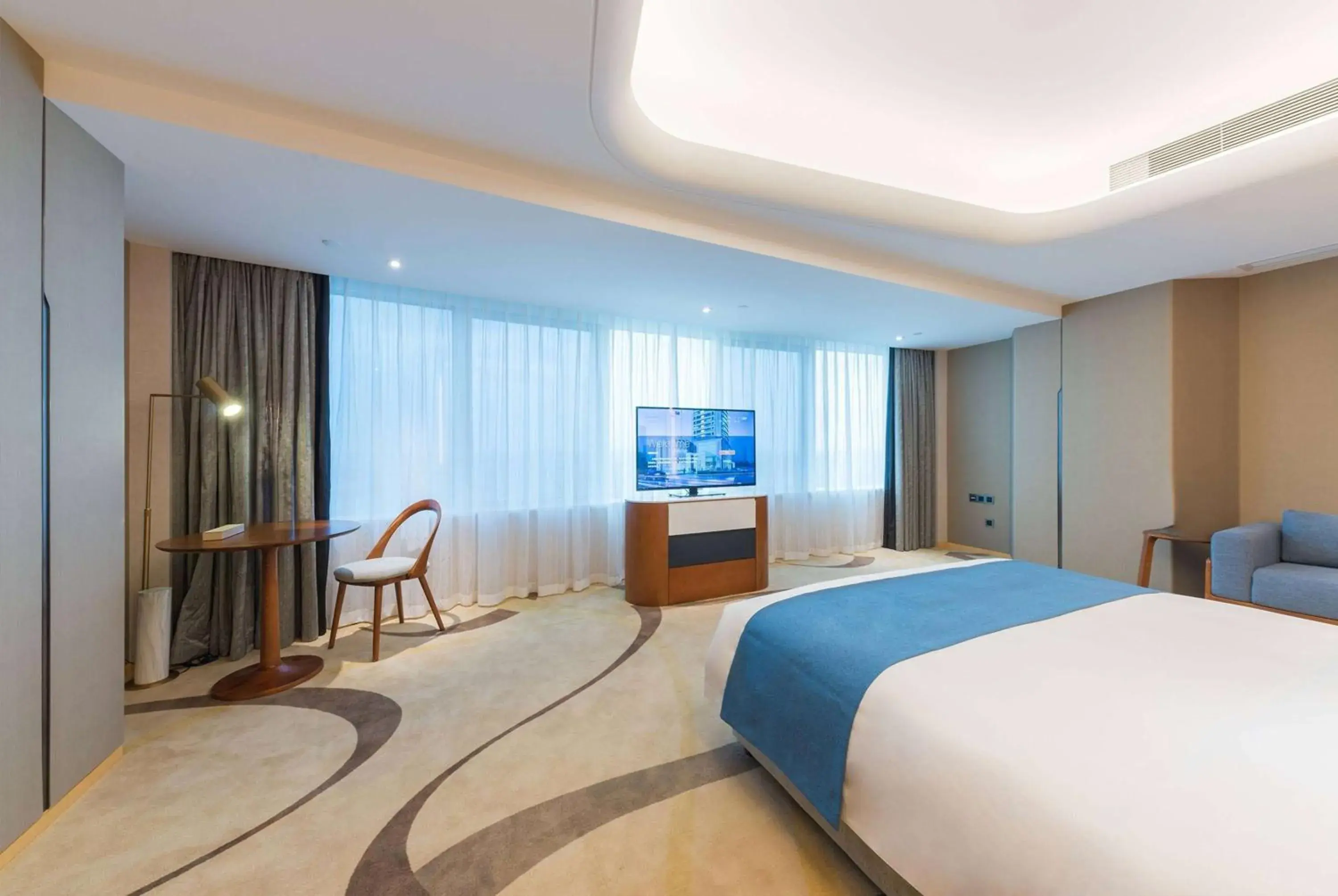 Executive Deluxe King Room - Non-Smoking in Howard Johnson Wyndham Leonora plzaz Shanghai Executive Deluxe King Room - Non-Smoking in Howard Johnson Wyndham Leonora plzaz Shanghai