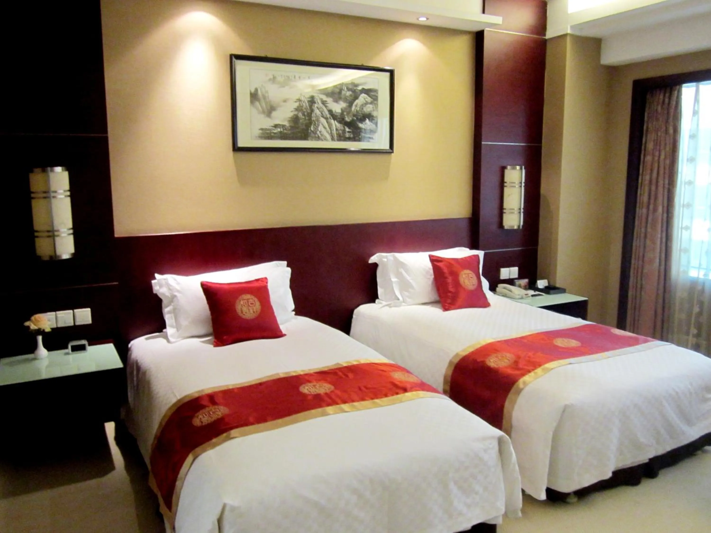 Bedroom, Bed in Howard Johnson Wyndham Leonora plzaz Shanghai