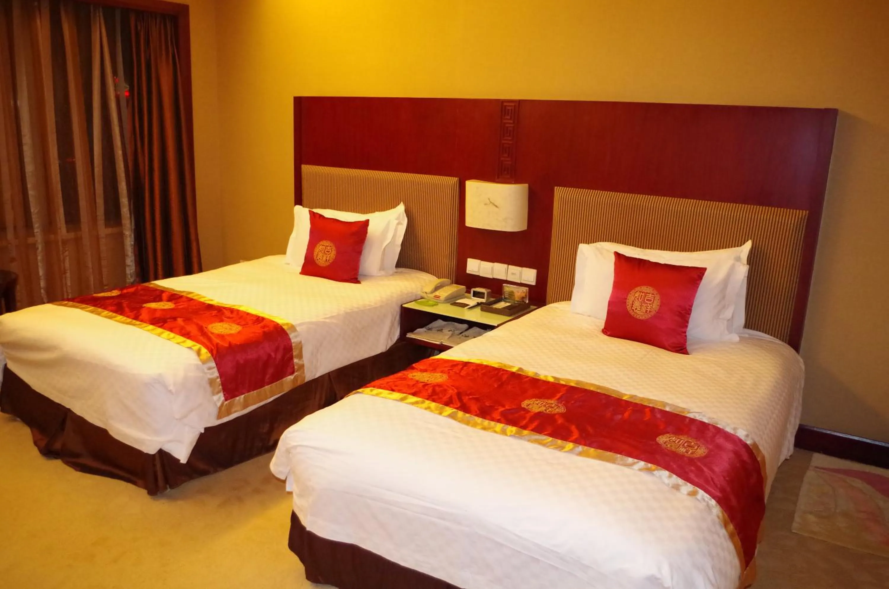 Photo of the whole room, Bed in Howard Johnson Wyndham Leonora plzaz Shanghai