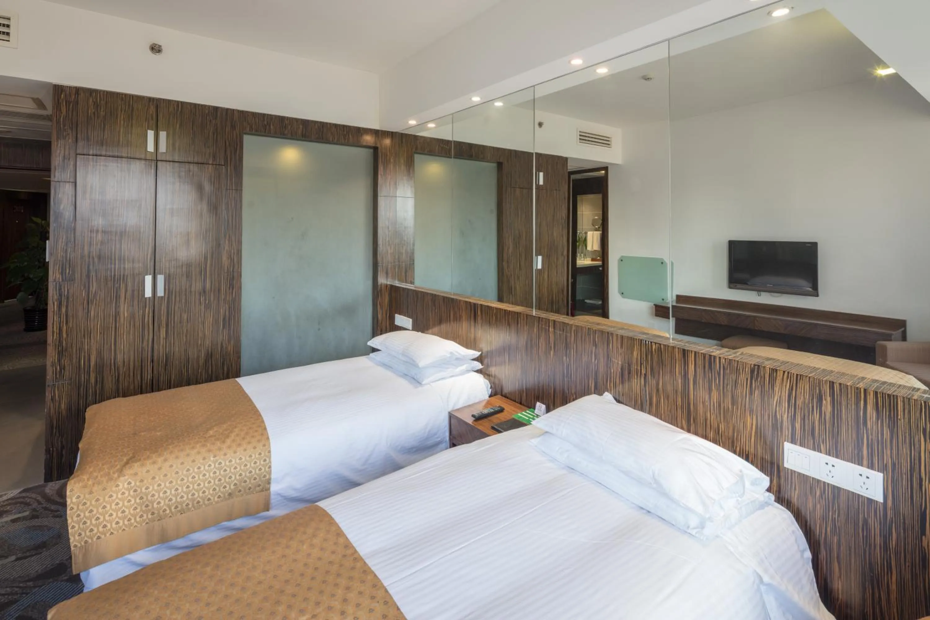 Bedroom, Bed in City Hotel Shanghai