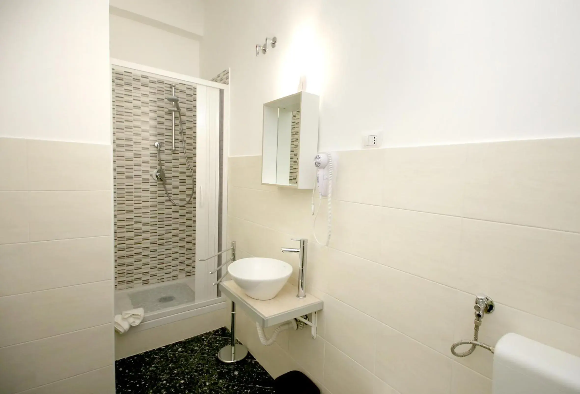 Quadruple Room with Private Bathroom - single occupancy in B&B Salernoway Quadruple Room with Private Bathroom - single occupancy in B&B Salernoway