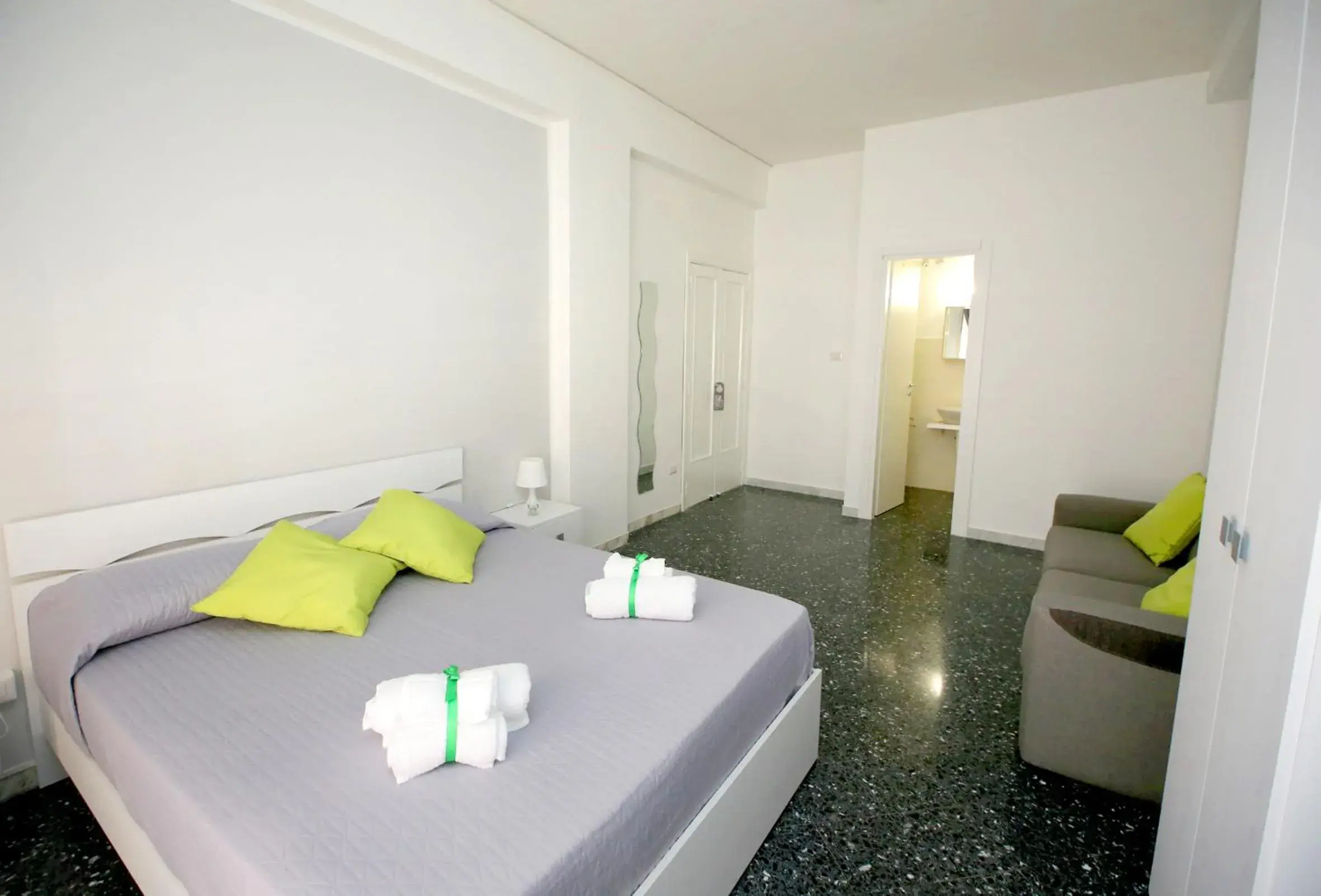 Quadruple Room with Private Bathroom - single occupancy in B&B Salernoway Quadruple Room with Private Bathroom - single occupancy in B&B Salernoway