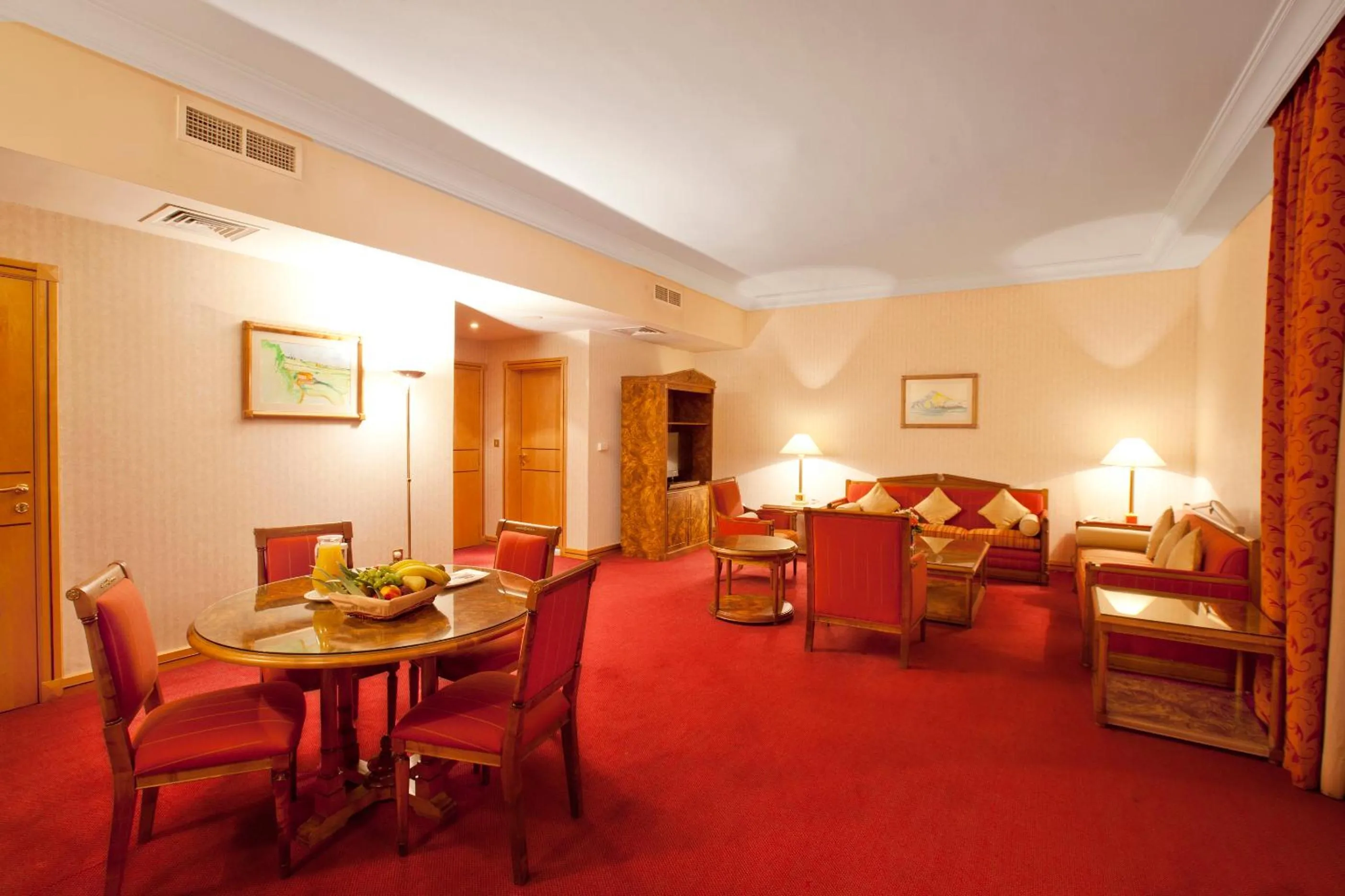 Bedroom in Capitol Hotel Jumeirah Dubai