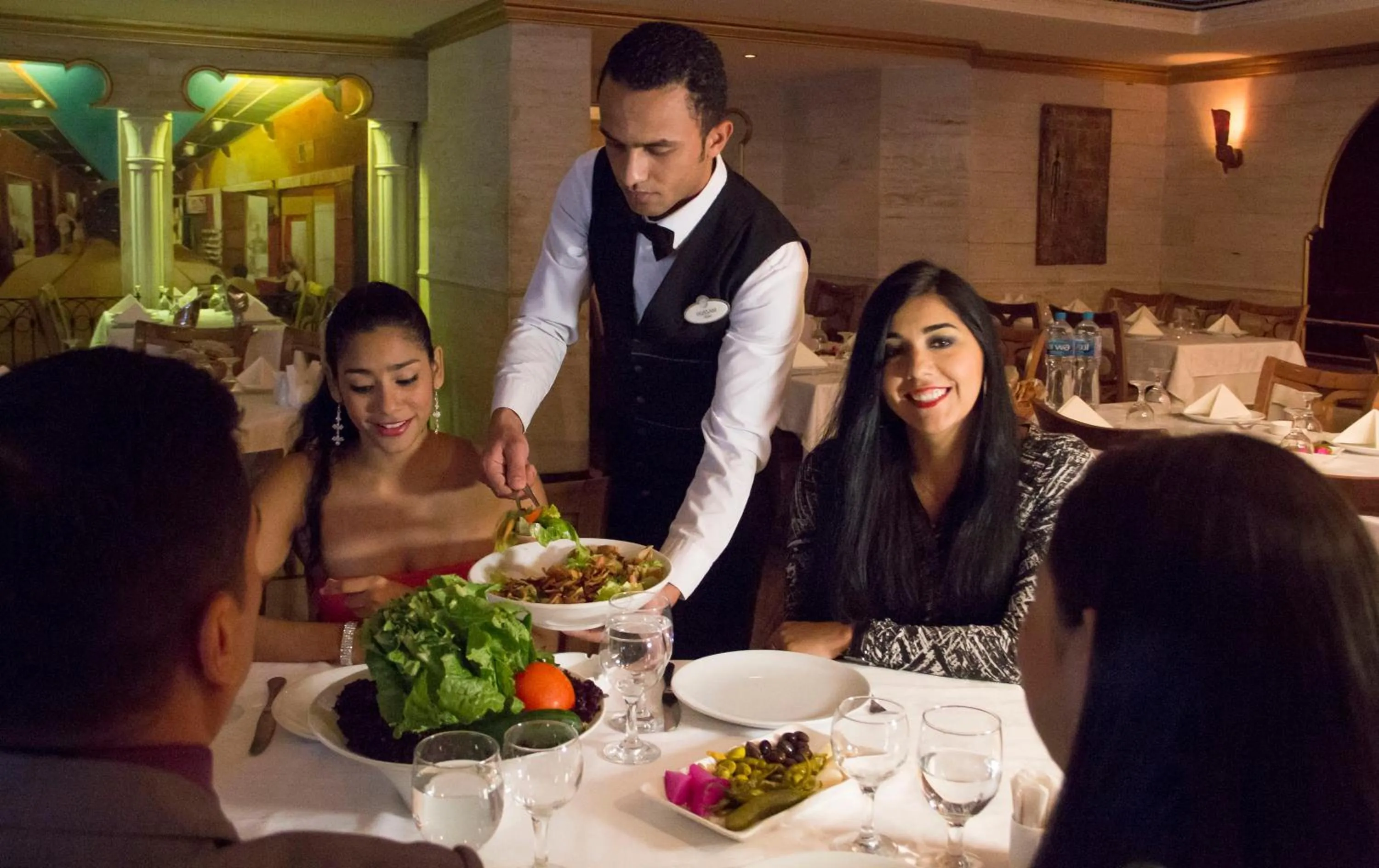 Restaurant/places to eat in Capitol Hotel Jumeirah Dubai