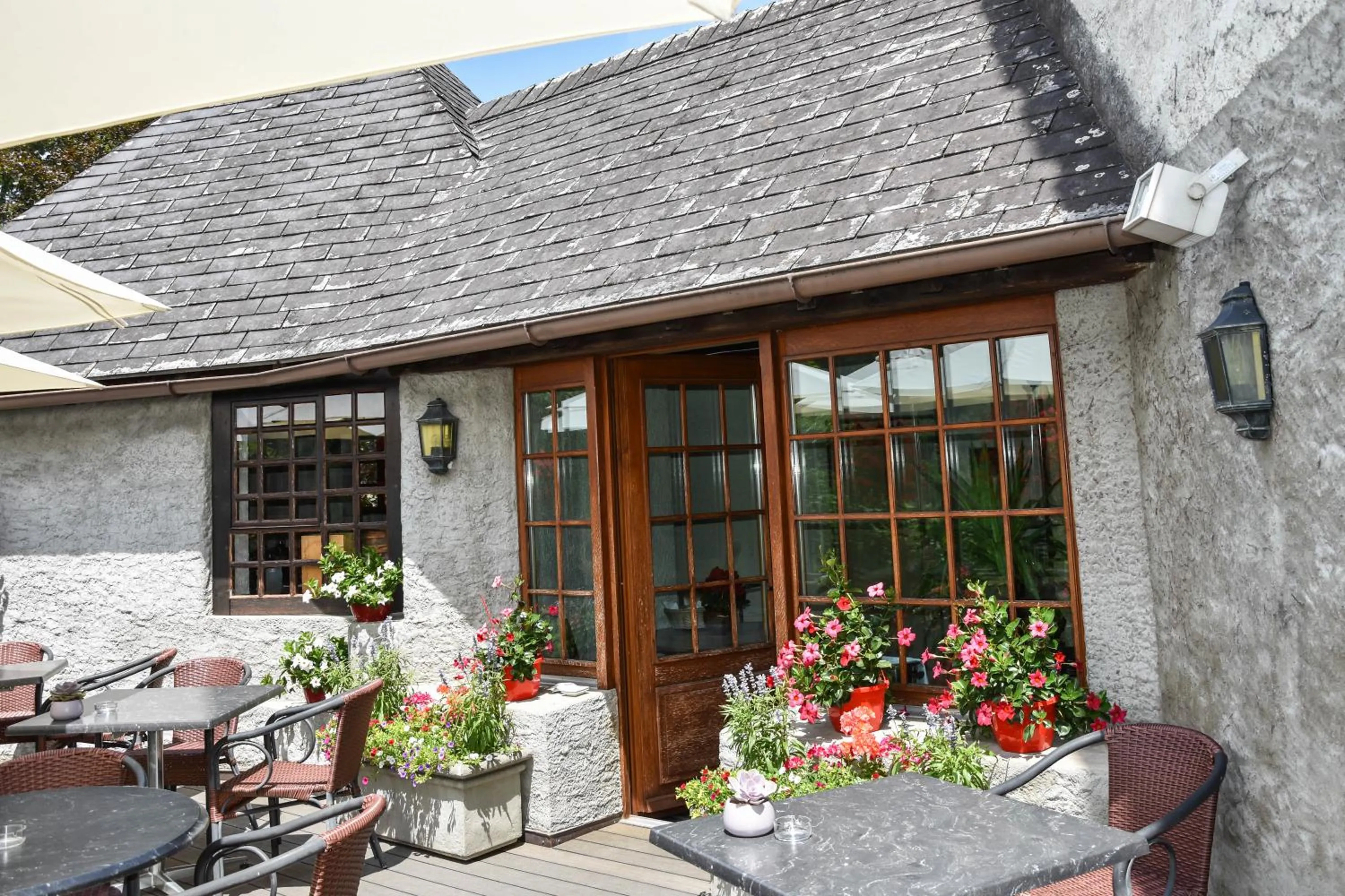 Facade/entrance in Hôtel Restaurant Le Saint-Christophe