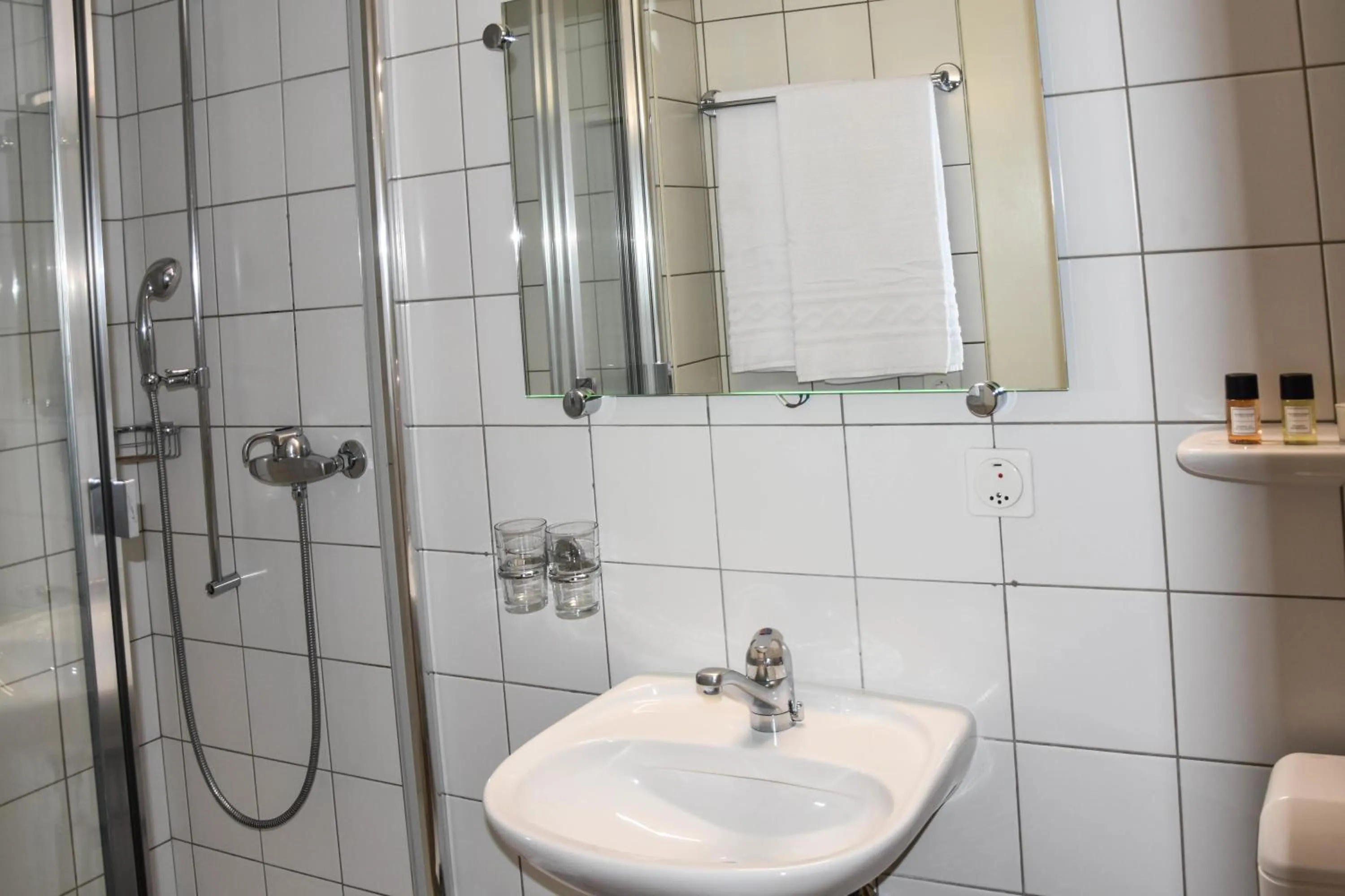 Bathroom in Hôtel Restaurant Le Saint-Christophe