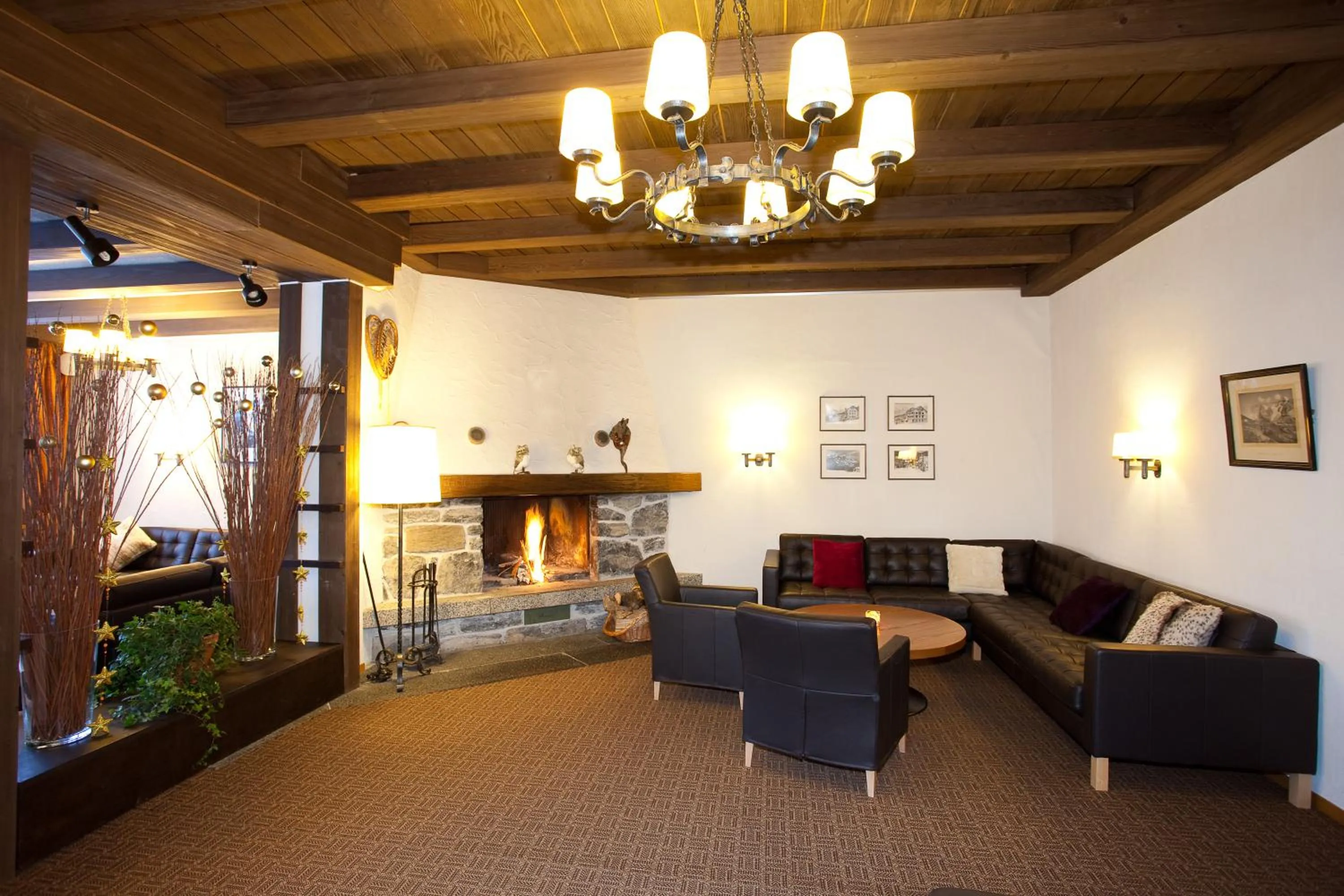 Lobby or reception in Hotel Jungfrau Mürren