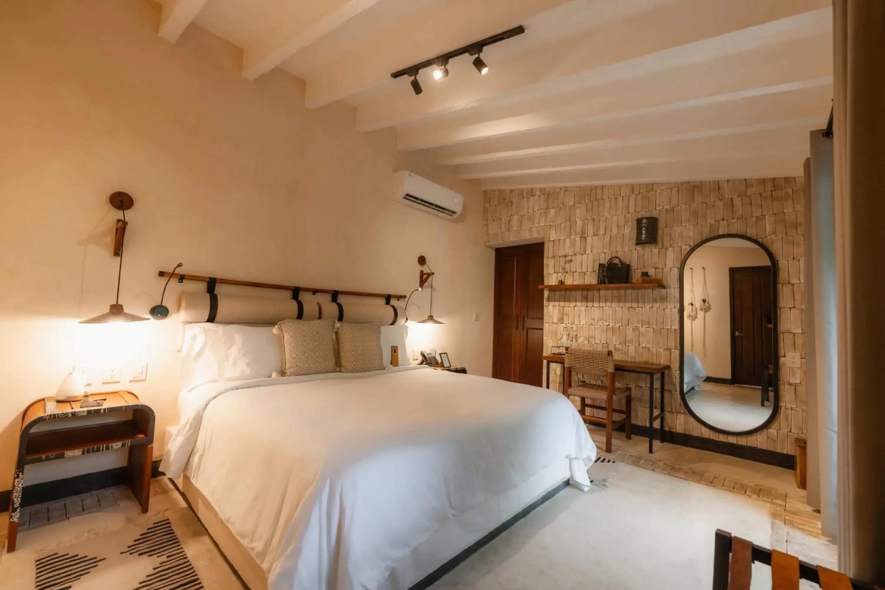 Bed in Amomoxtli Bed in Amomoxtli