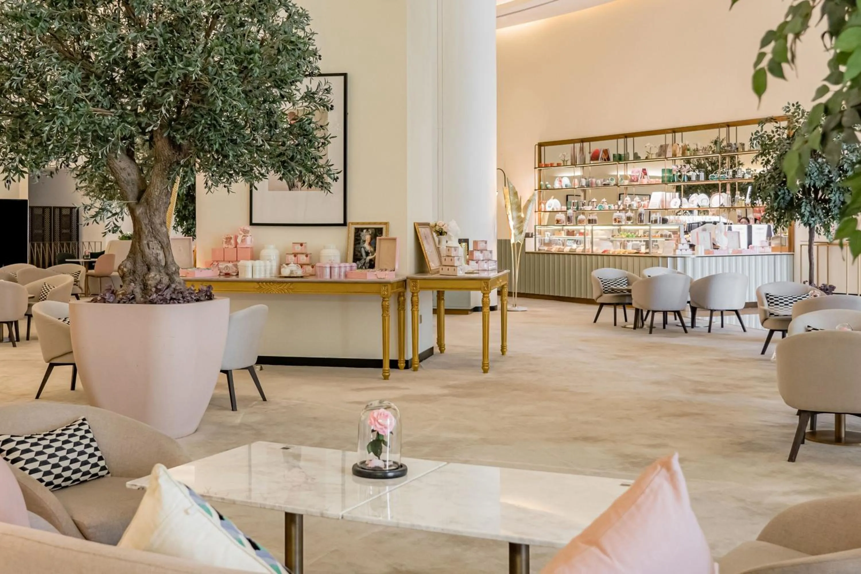 Lounge or bar in JW Marriott Hotel Marina