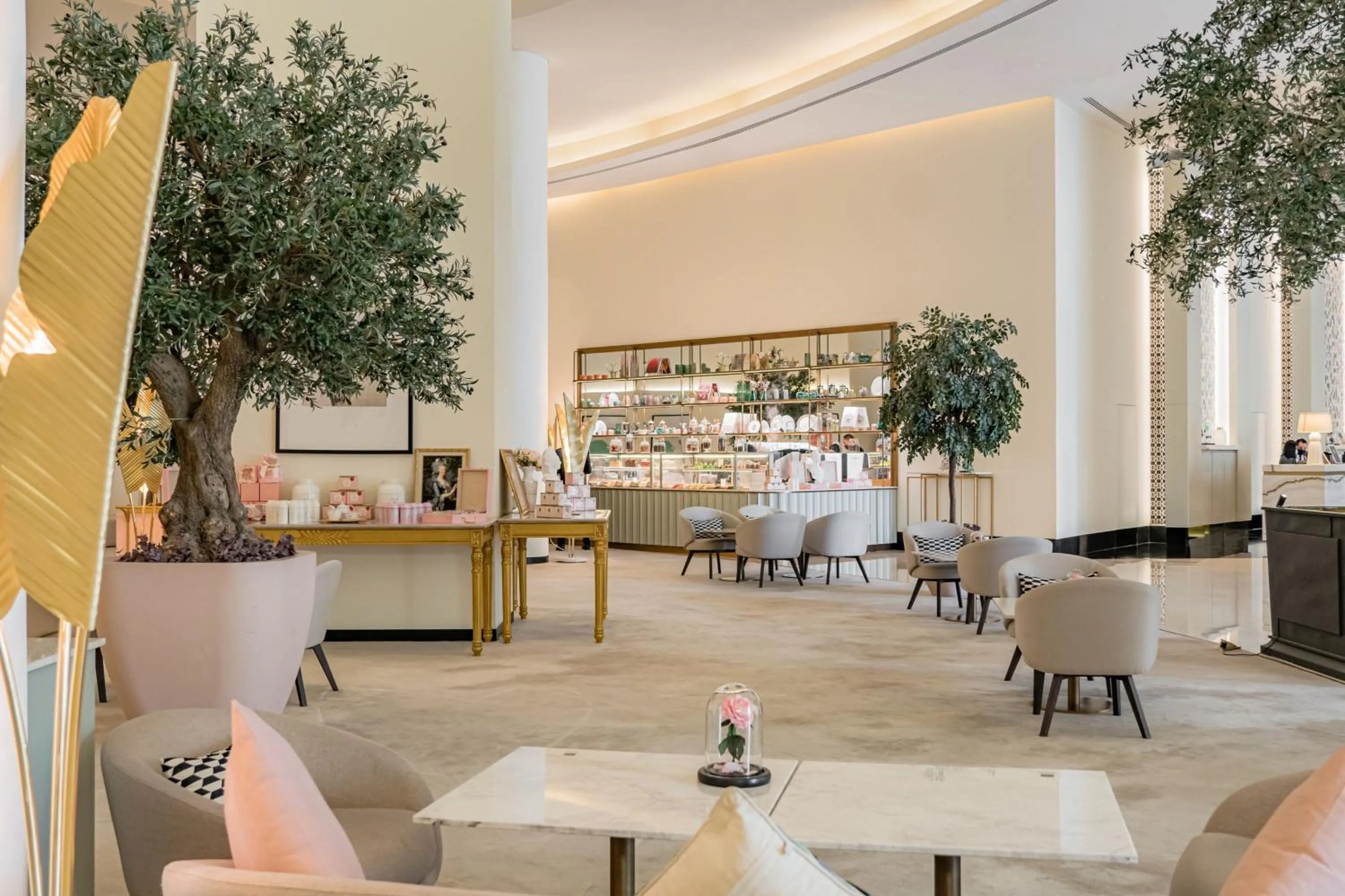 Lounge or bar in JW Marriott Hotel Marina