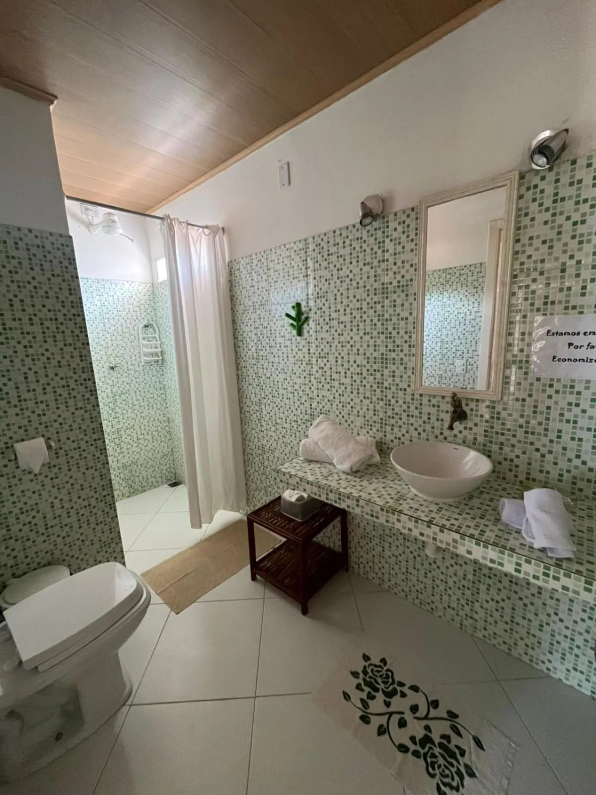 Shower in Pousada Chic N Choc