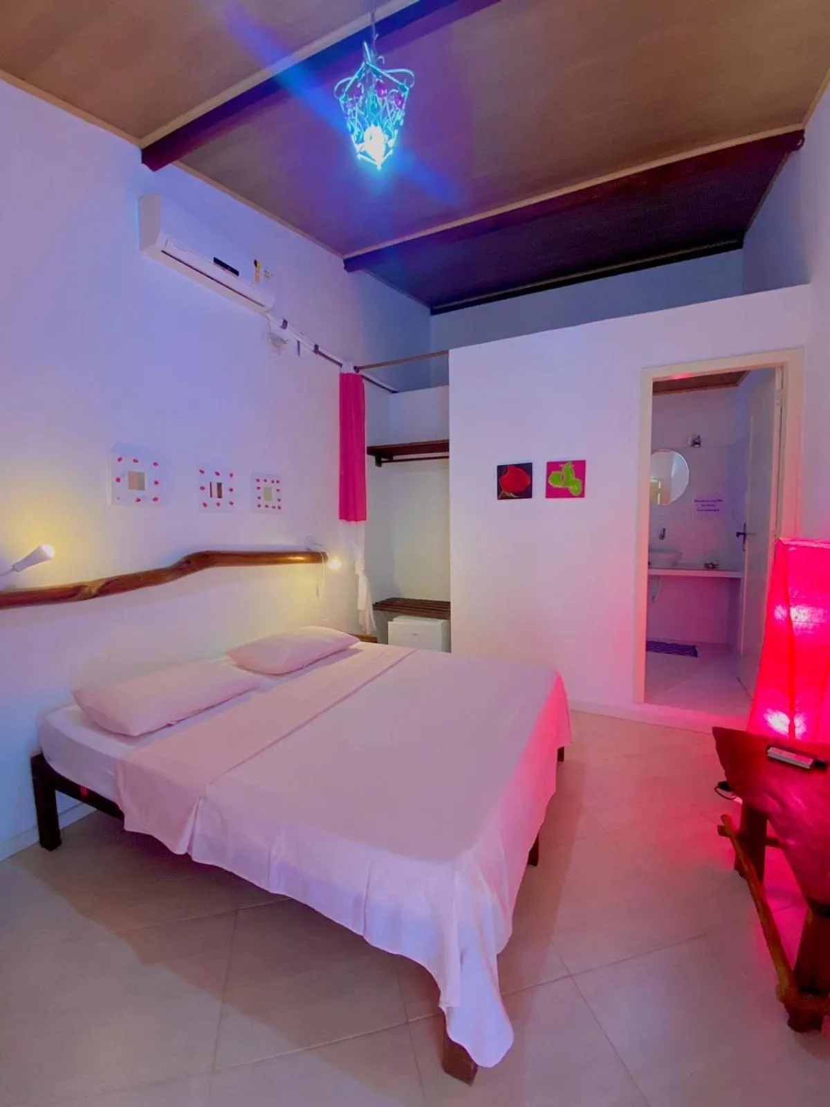 Photo of the whole room, Bed in Pousada Chic N Choc