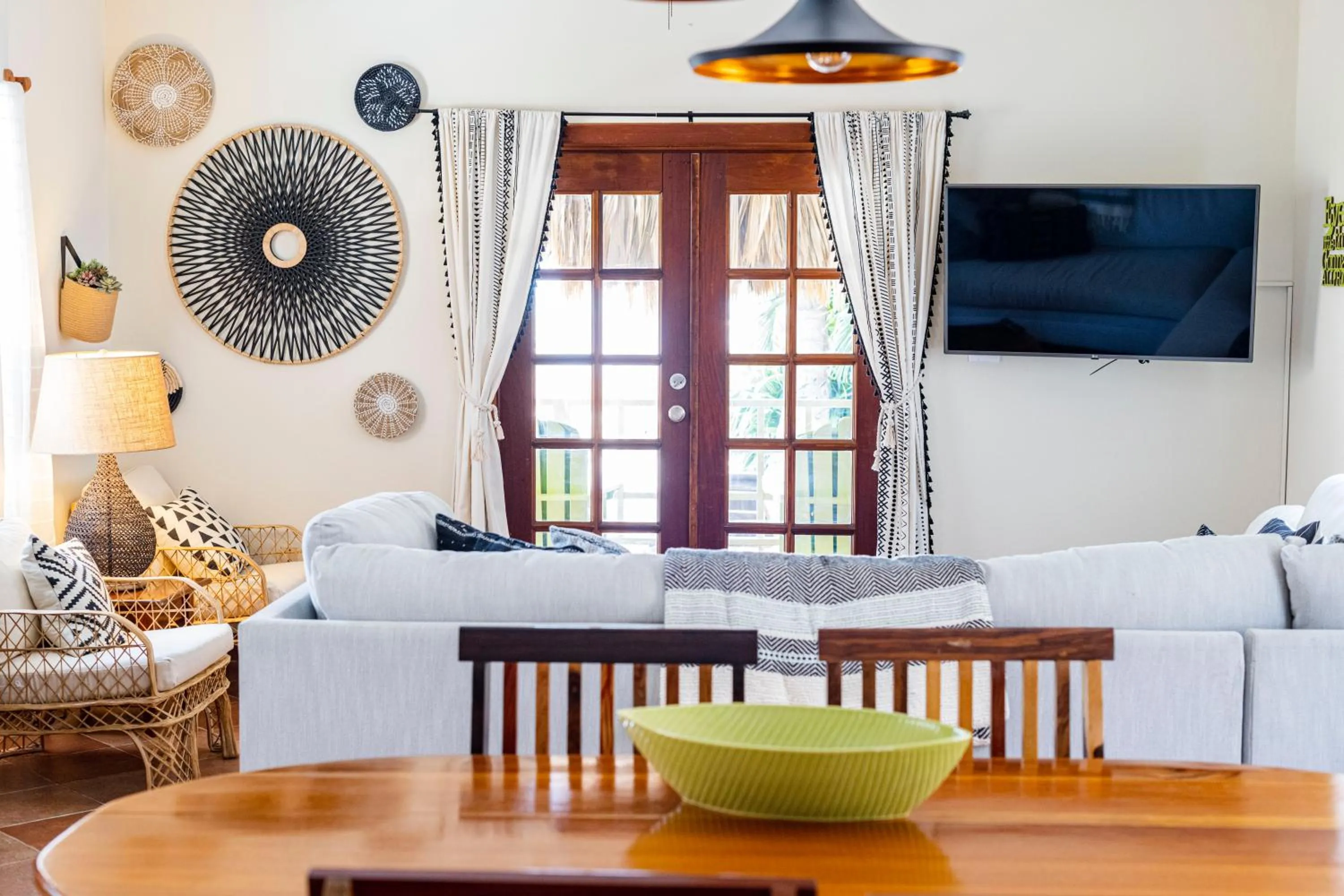 TV and multimedia in Caye Casa