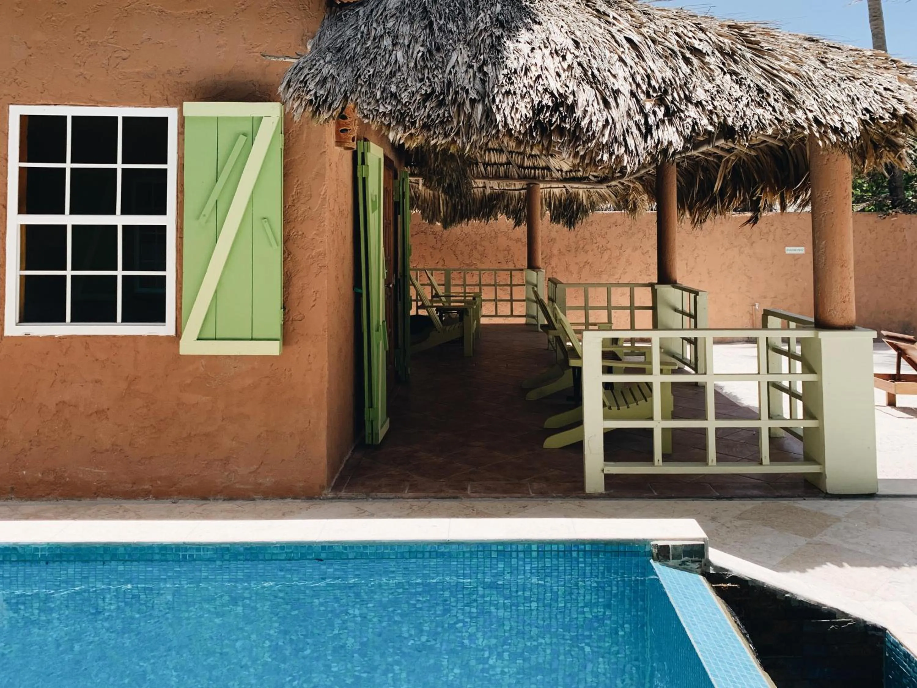 Swimming pool in Caye Casa