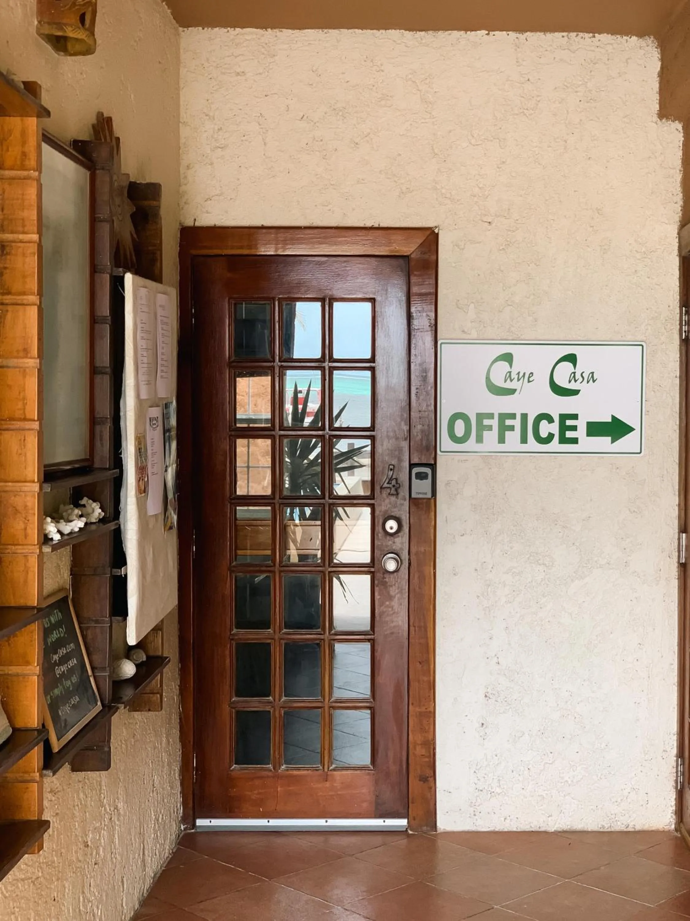 Facade/entrance in Caye Casa