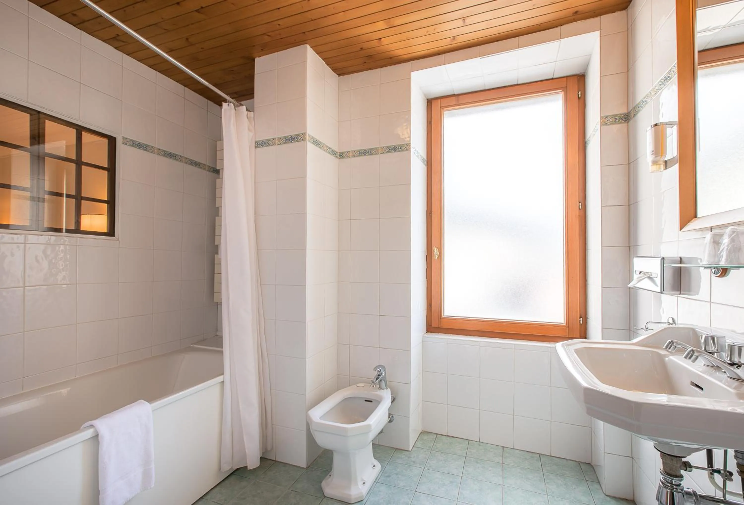 Bathroom in La Croix Blanche