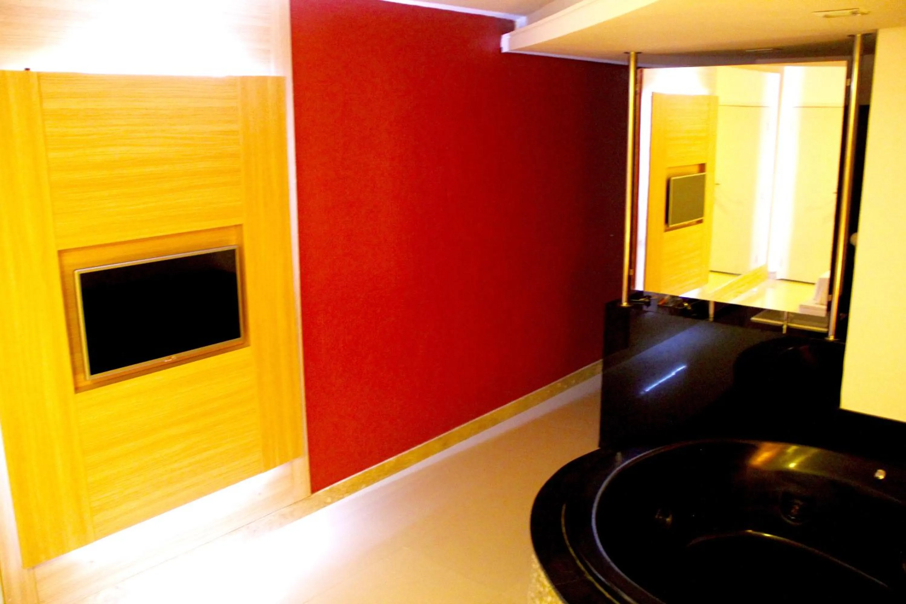 DOM Suites motel (Adult Only)