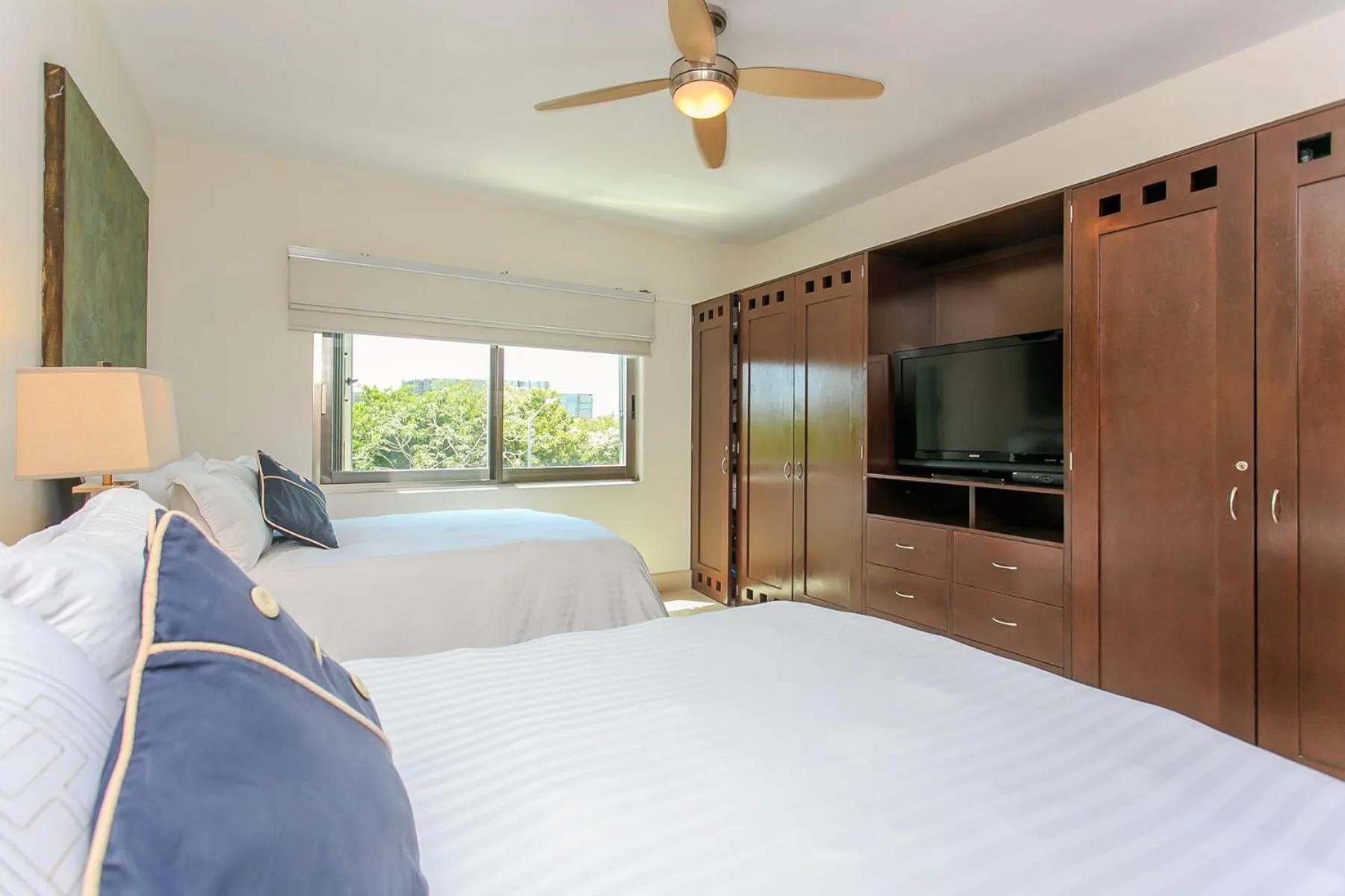 3-Level Condo with a Private Balcony & Rooftop Lounge