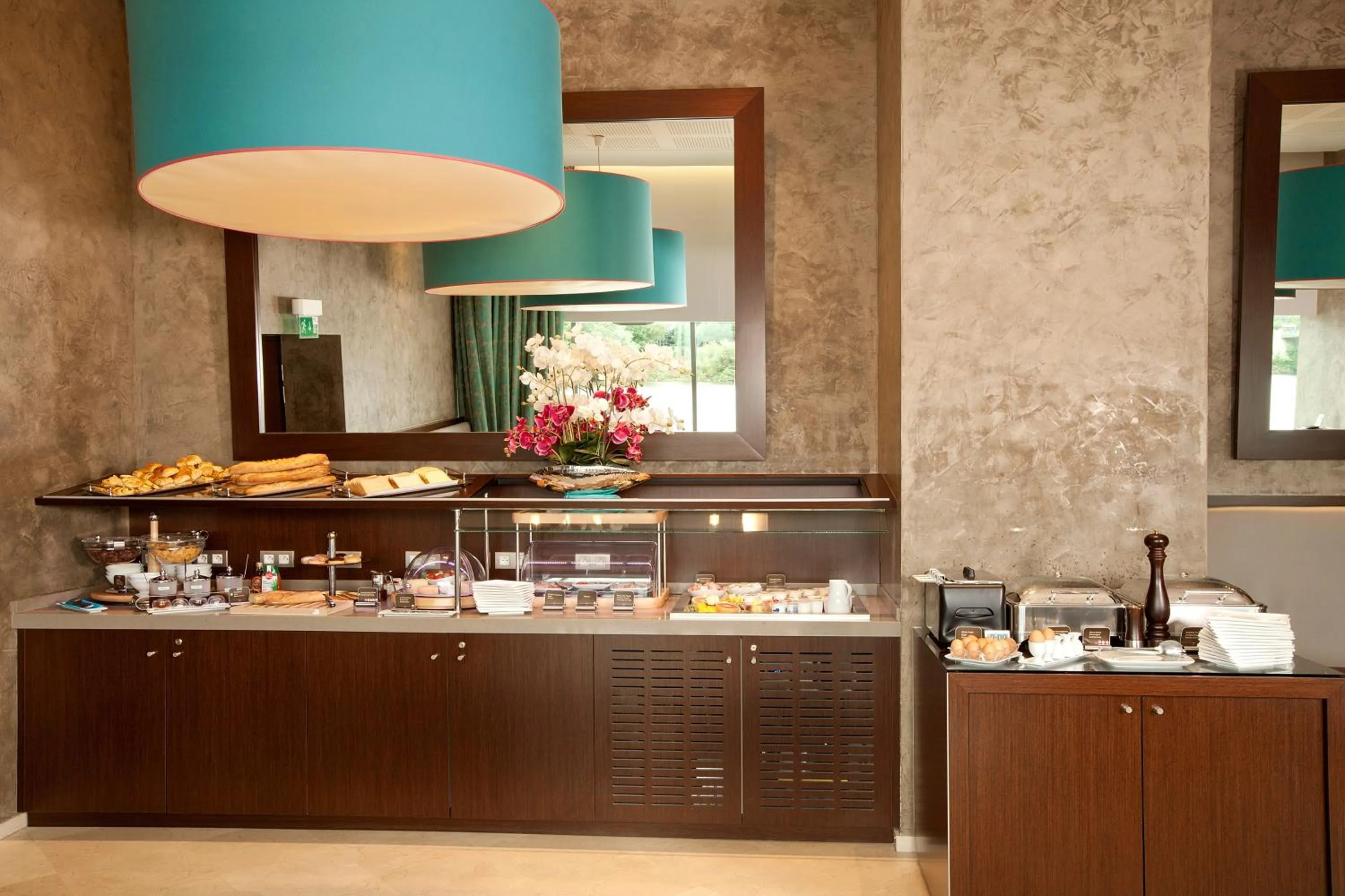 Restaurant/places to eat in Residhome Nantes Berges De La Loire