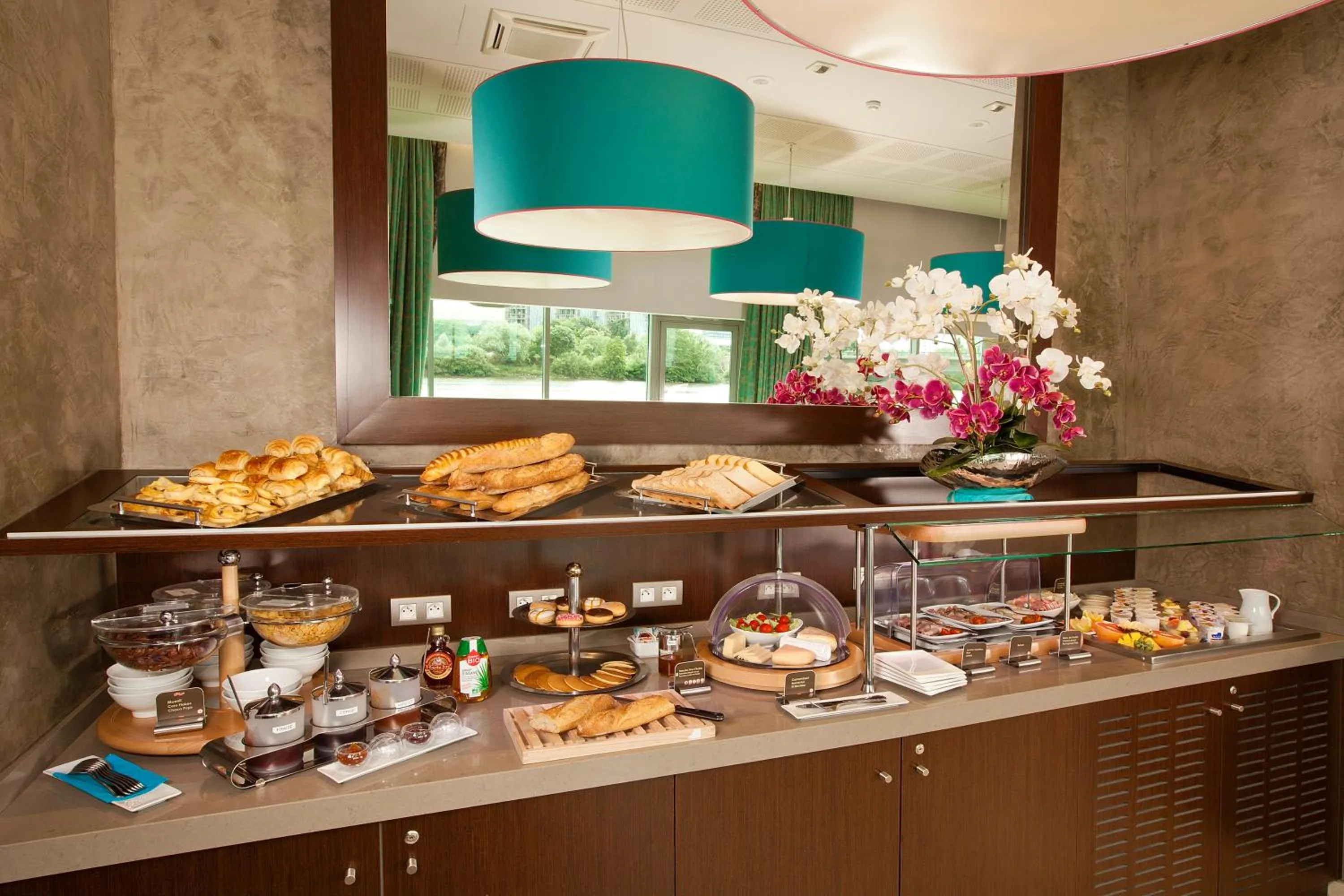 Restaurant/places to eat in Residhome Nantes Berges De La Loire