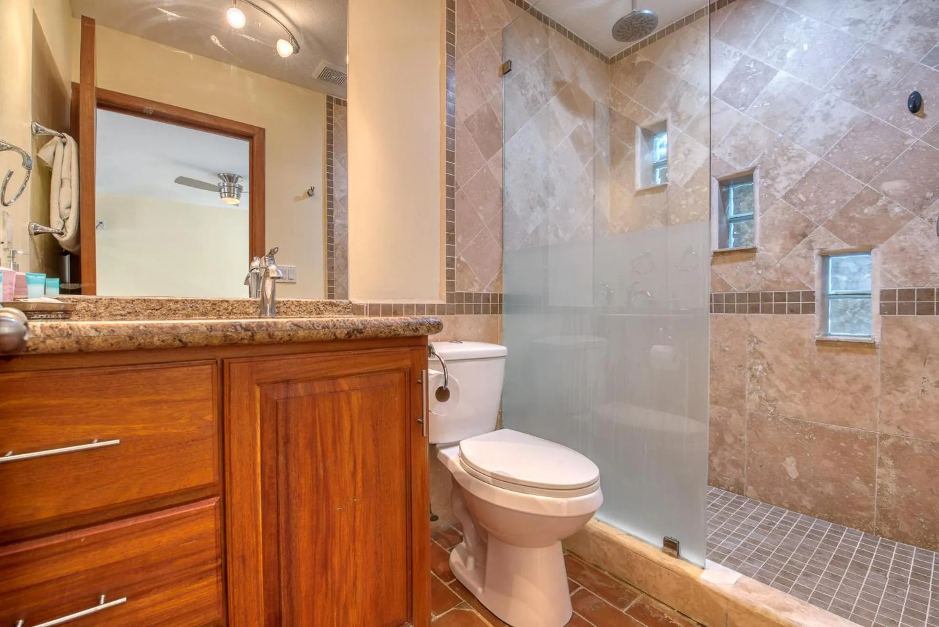 Toilet in Caribe Tesoro