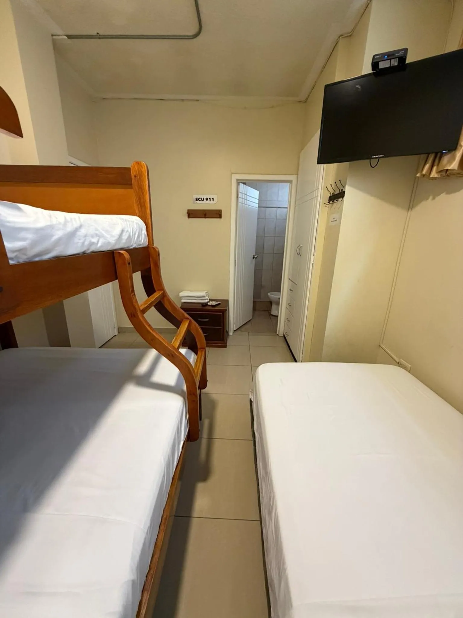 TV and multimedia, Bed in Hostal Posada Del Sol