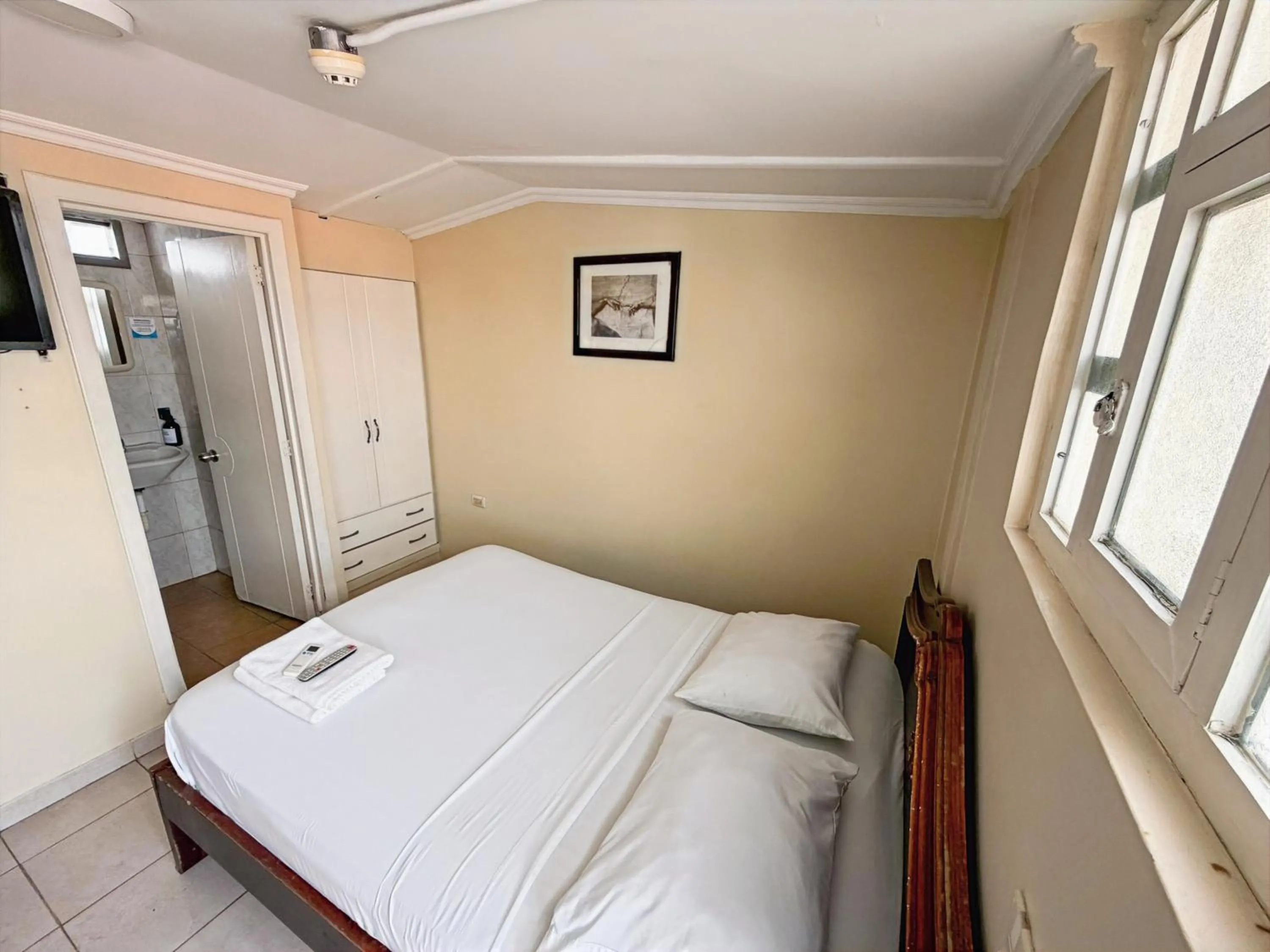 Photo of the whole room, Bed in Hostal Posada Del Sol