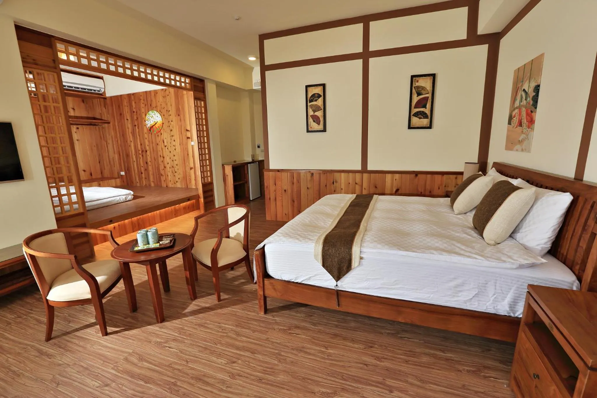 Photo of the whole room, Bed in Green Resort