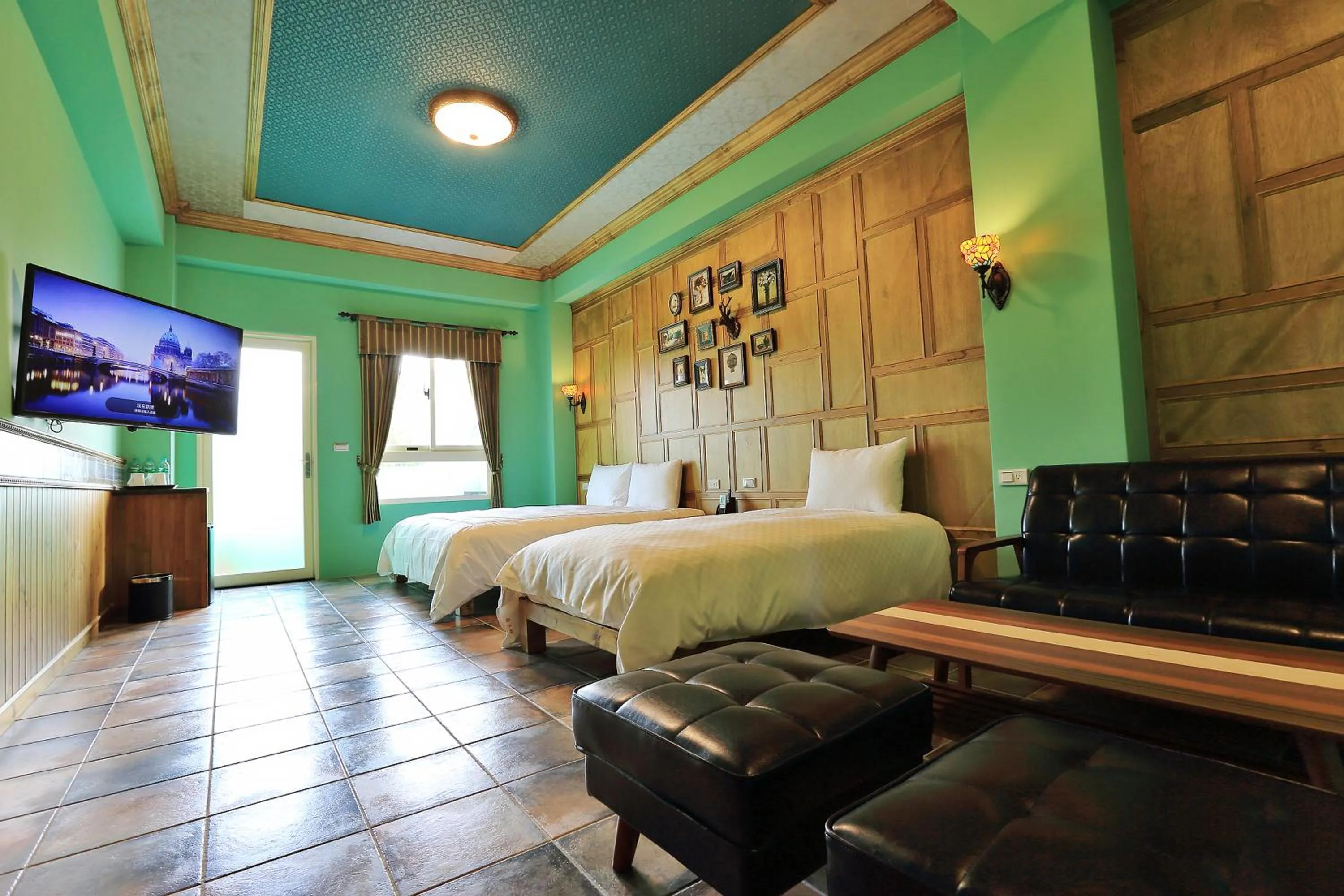 Living room, Bed in Green Resort