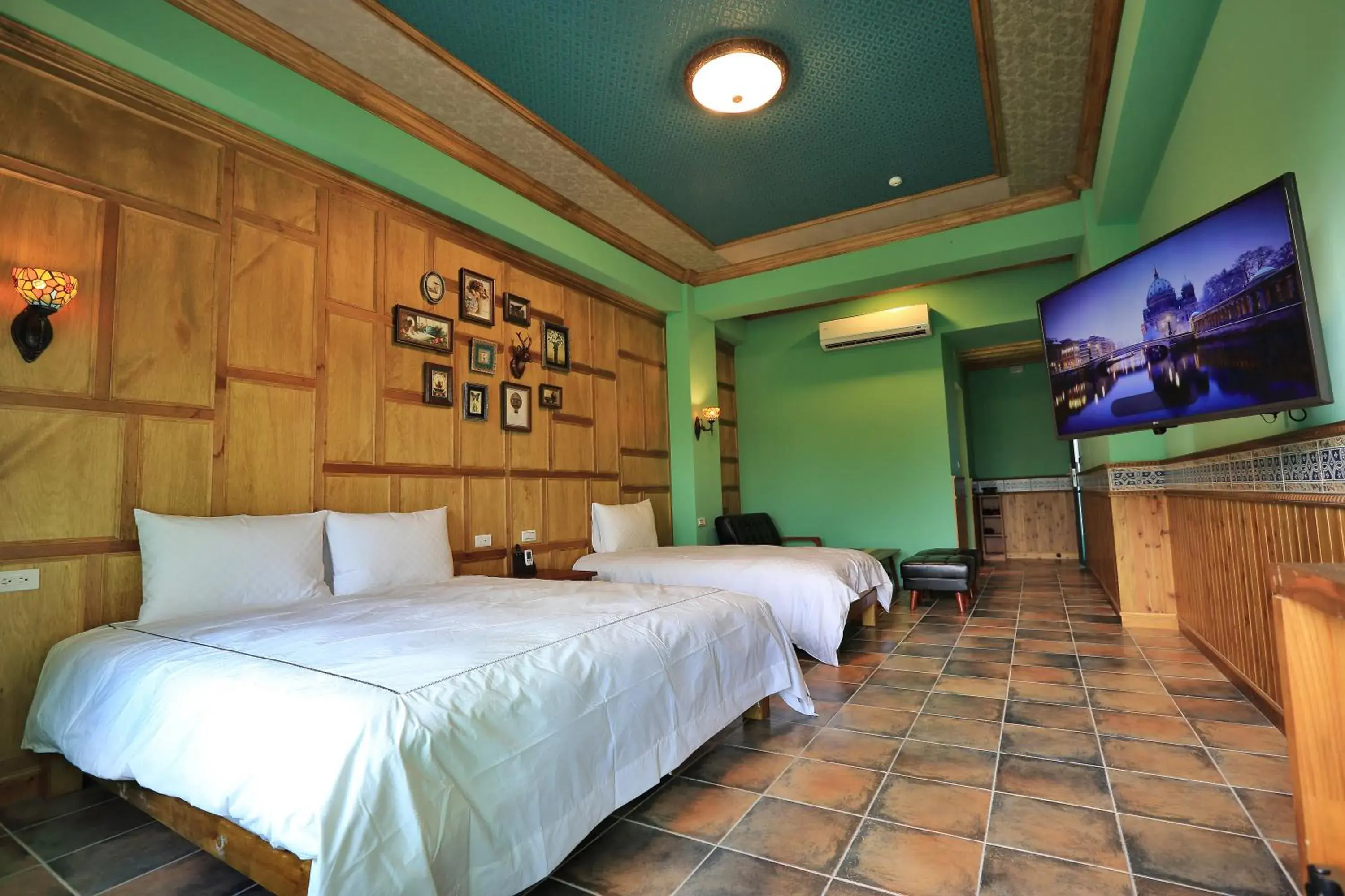 Bed in Green Resort Bed in Green Resort