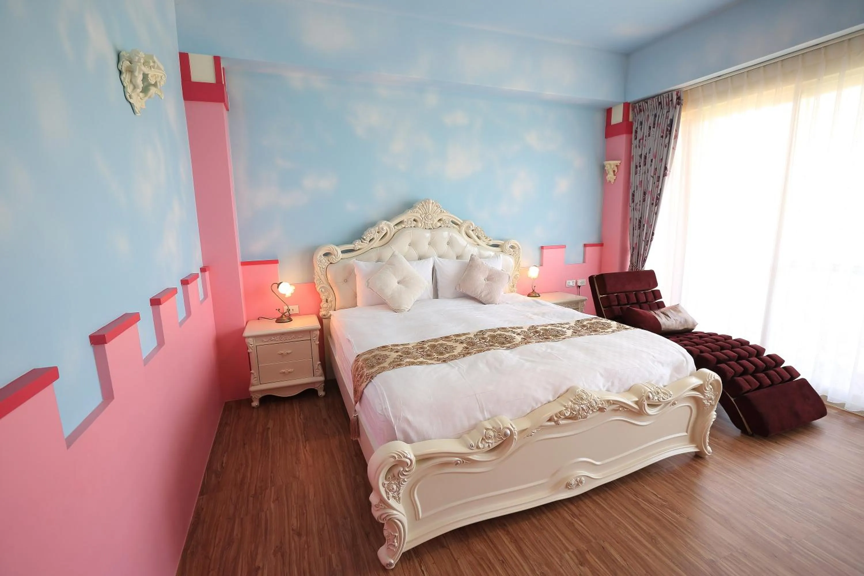 Balcony/Terrace, Bed in Green Resort