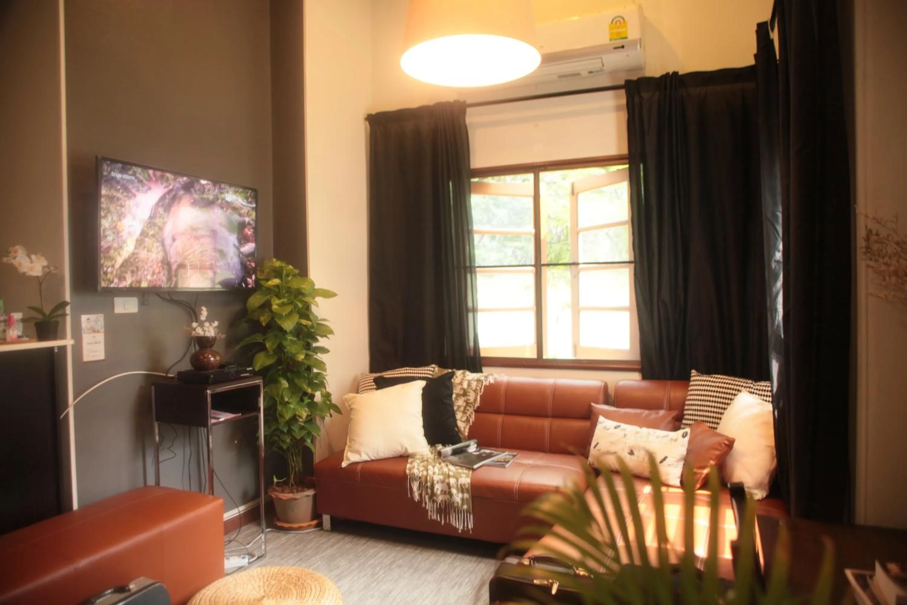 Communal lounge/ TV room in Lost and Found Hideaway