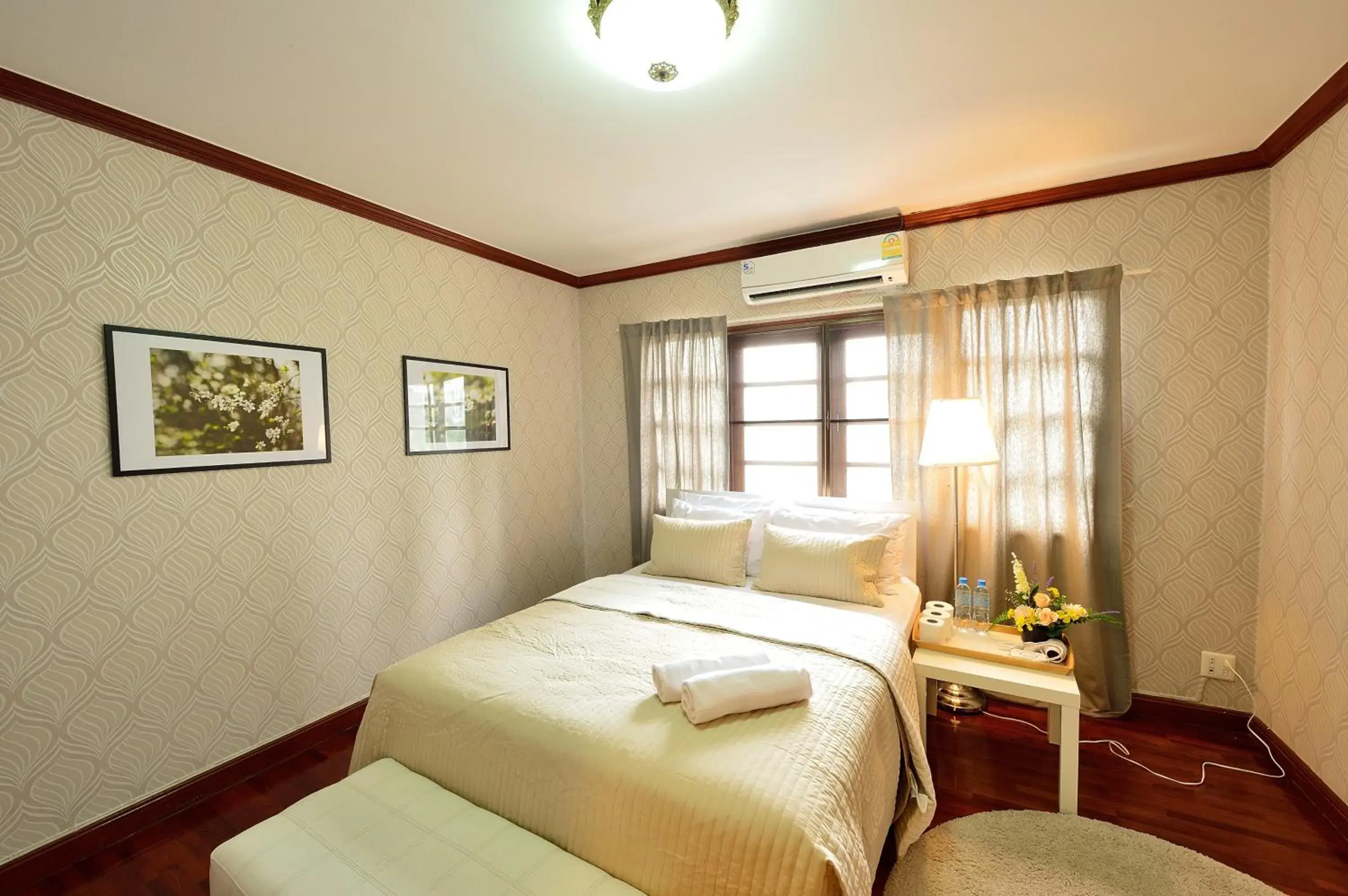 Standard Double Room with Shared Bathroom in Lost and Found Hideaway Standard Double Room with Shared Bathroom in Lost and Found Hideaway