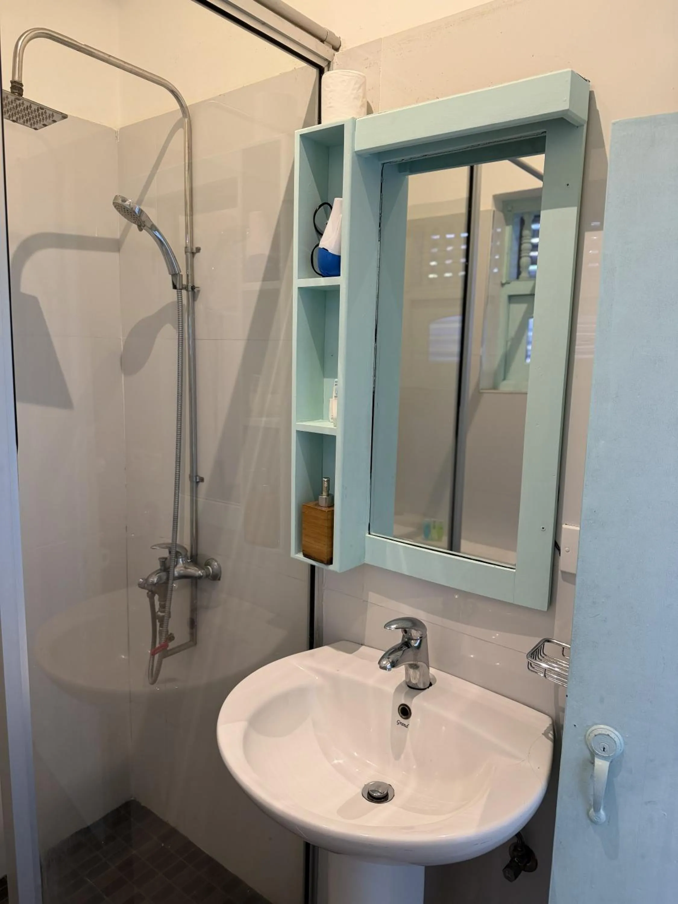 Bathroom in Sri Gemunu Beach Resort