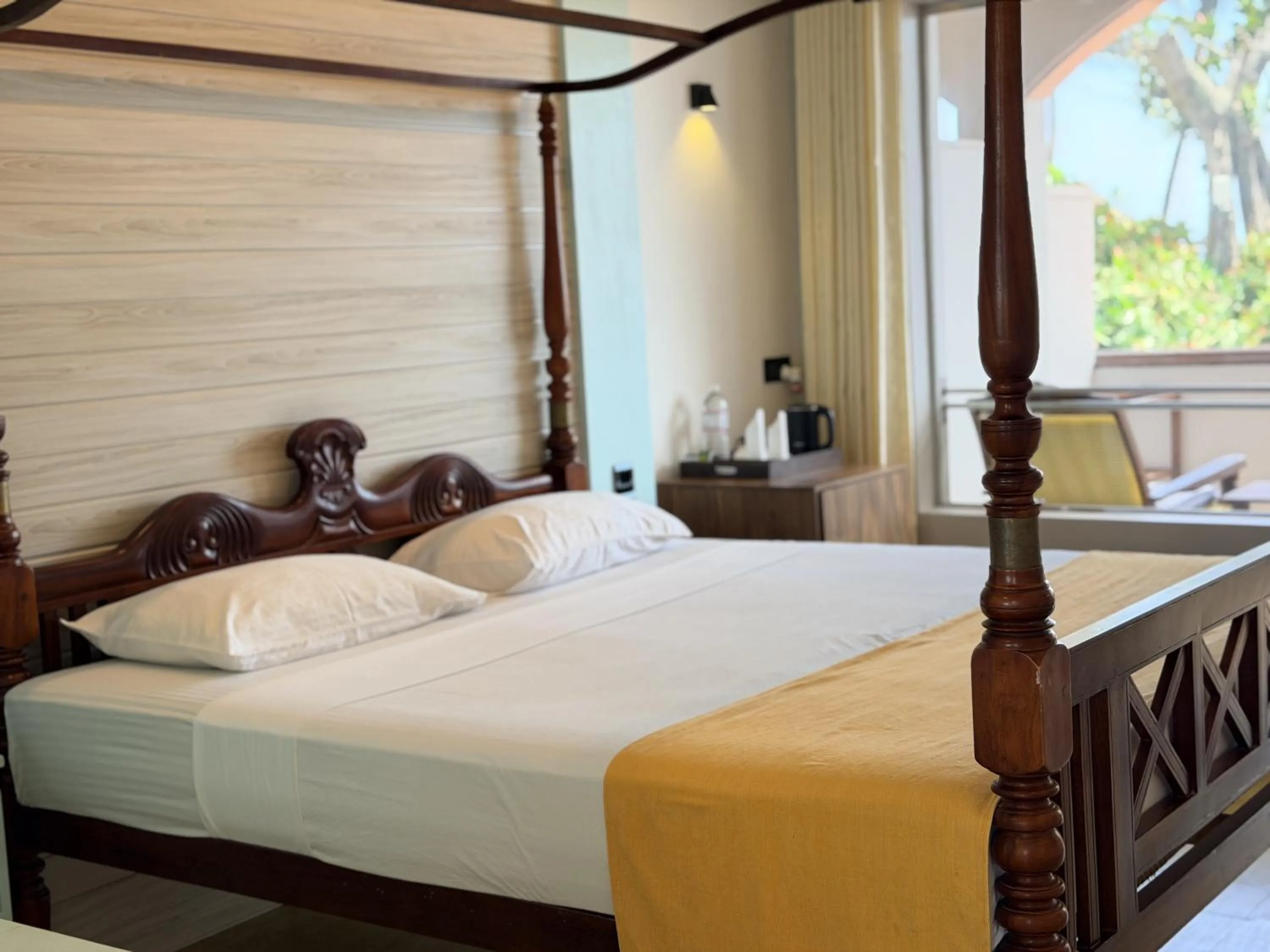 Bed in Sri Gemunu Beach Resort